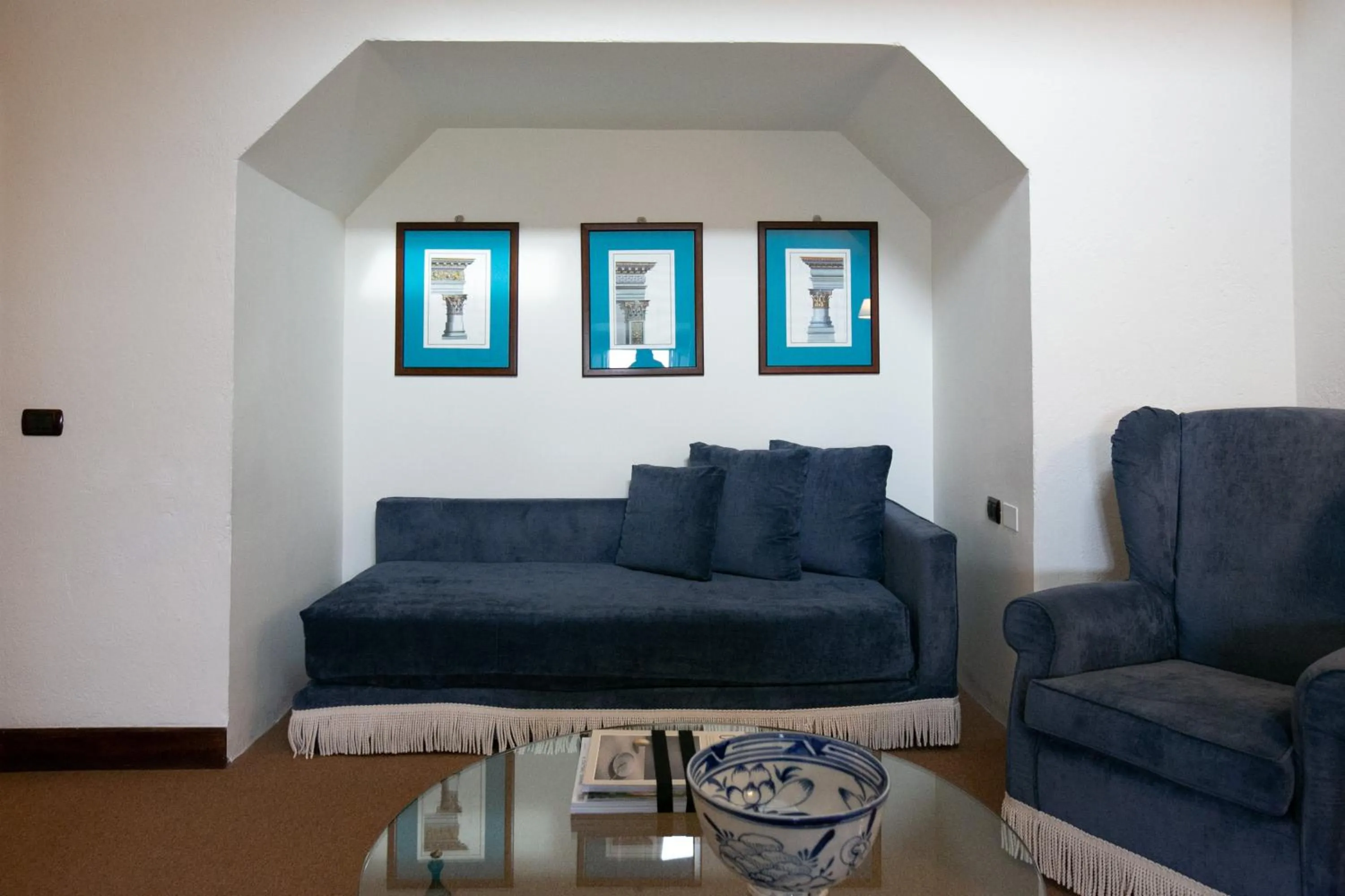 Living room in La Posta Vecchia Hotel