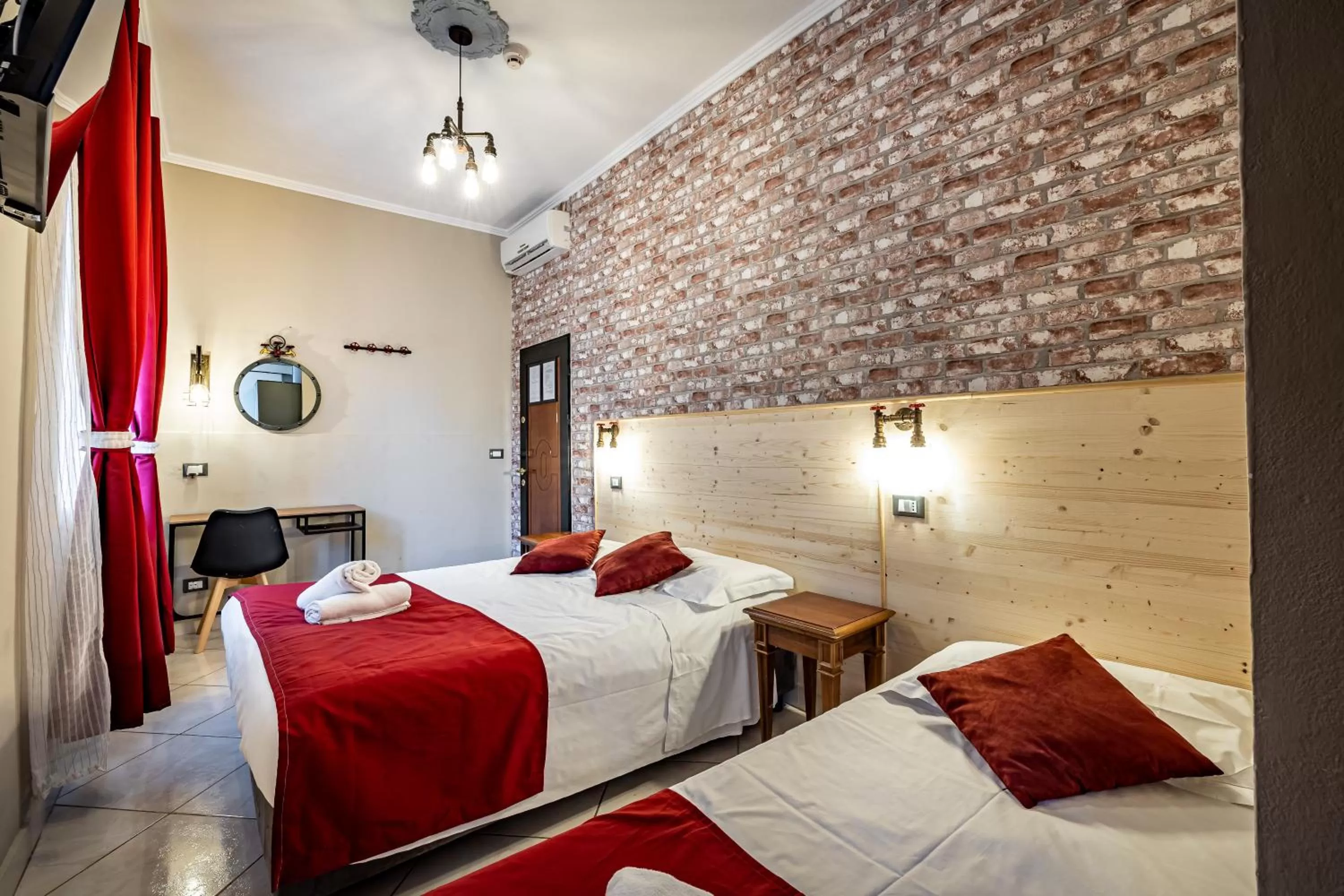 Bedroom, Bed in HOTEL VENETO con accesso ZTL