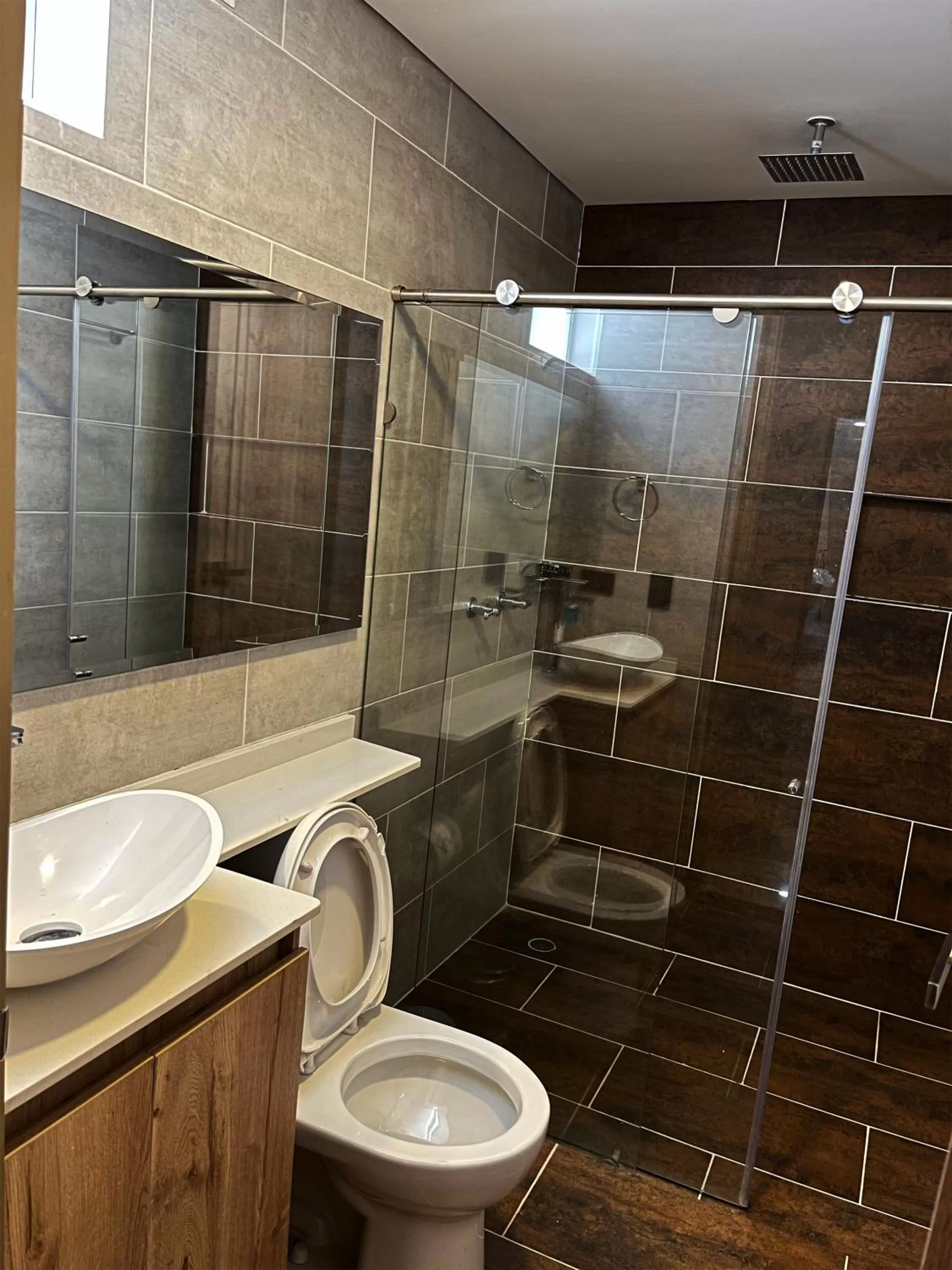 Bathroom in HOTEL CALIFORNIA CITY