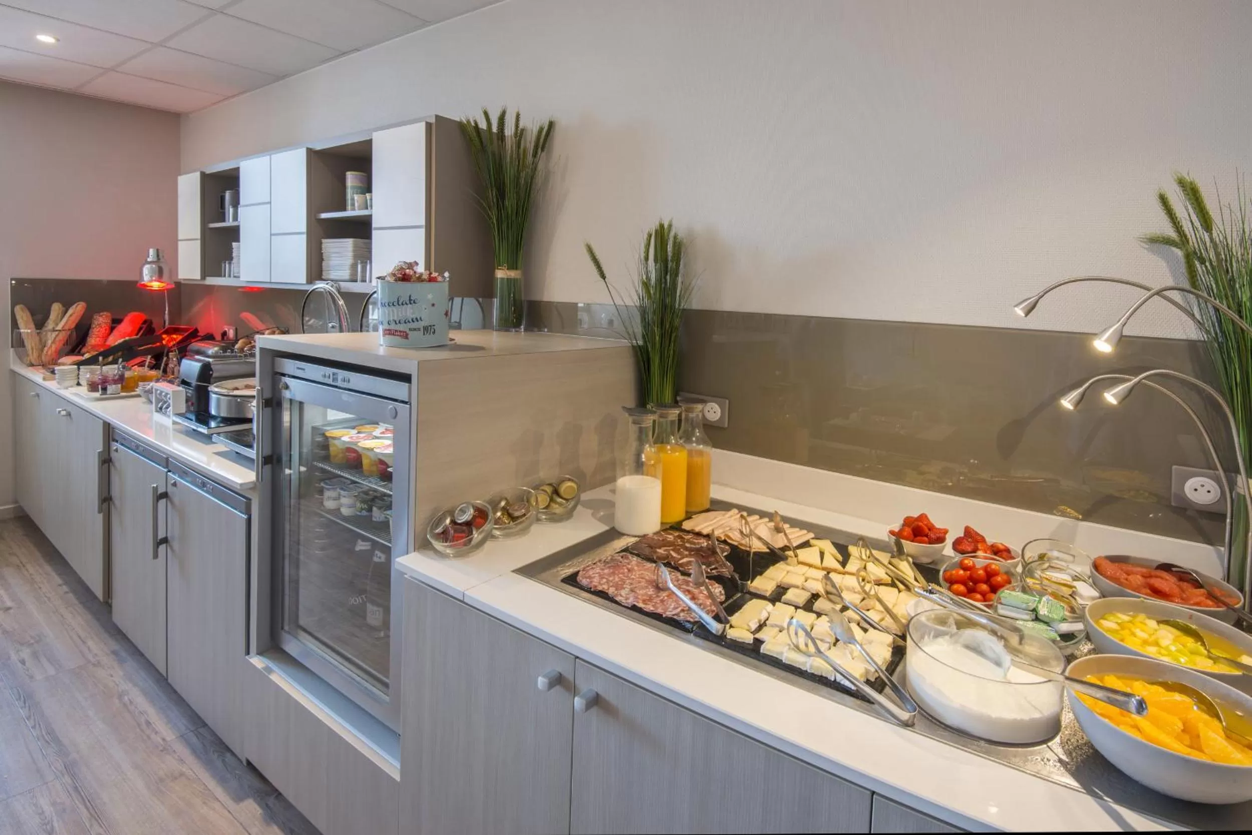 Breakfast in Mercure Nice Marché Aux Fleurs