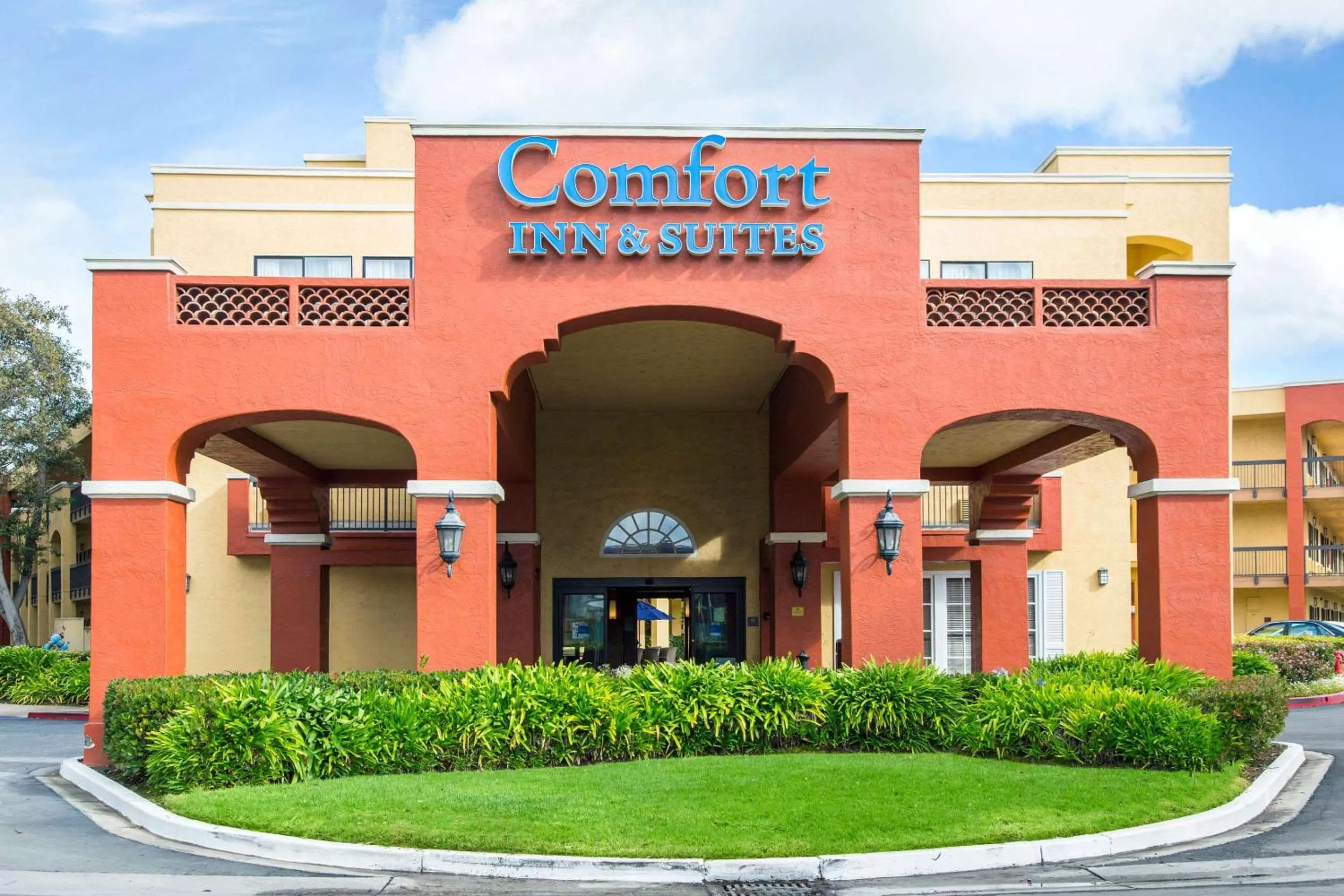 Property building in Comfort Inn & Suites San Francisco Airport North