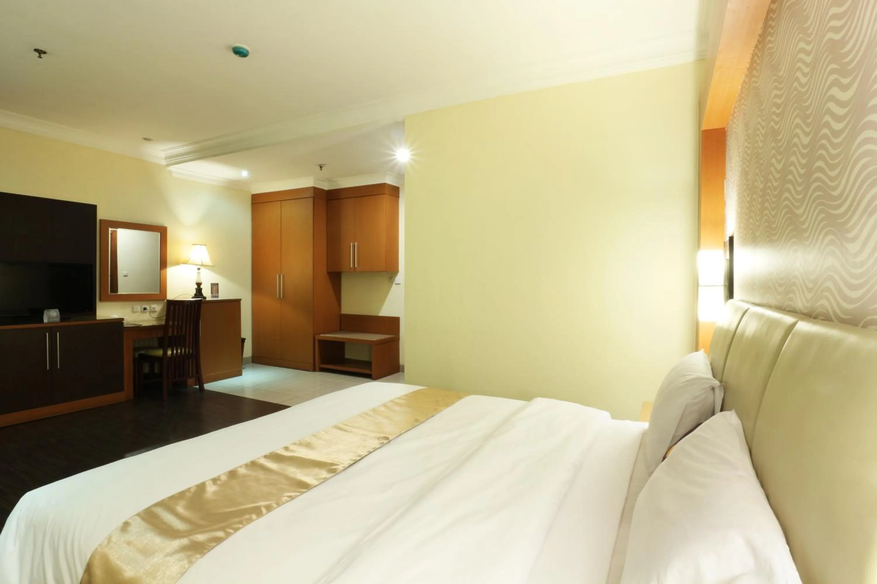 Bedroom, Bed in Coins Hotel Jakarta