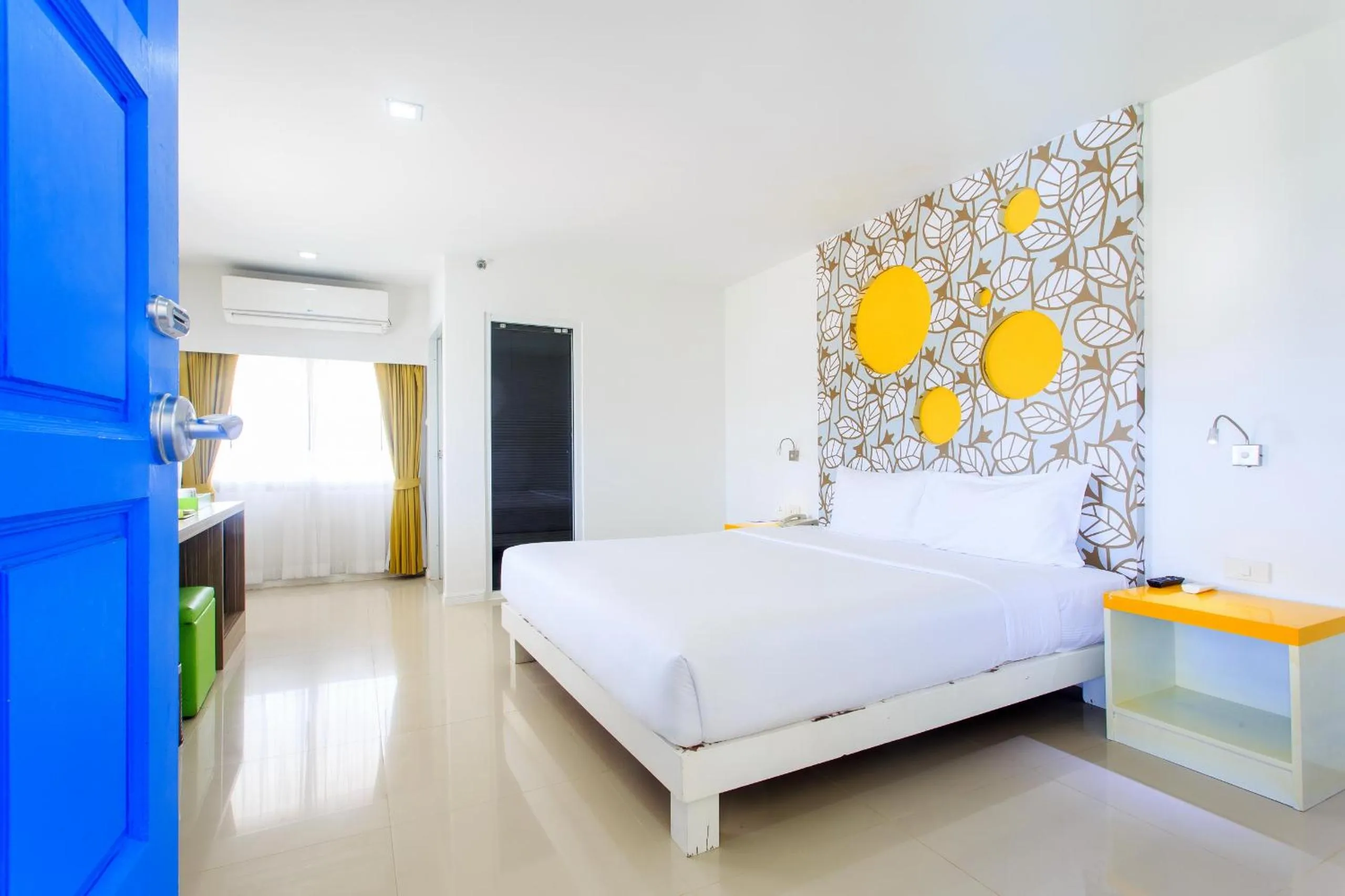 Photo of the whole room, Bed in Samui Verticolor