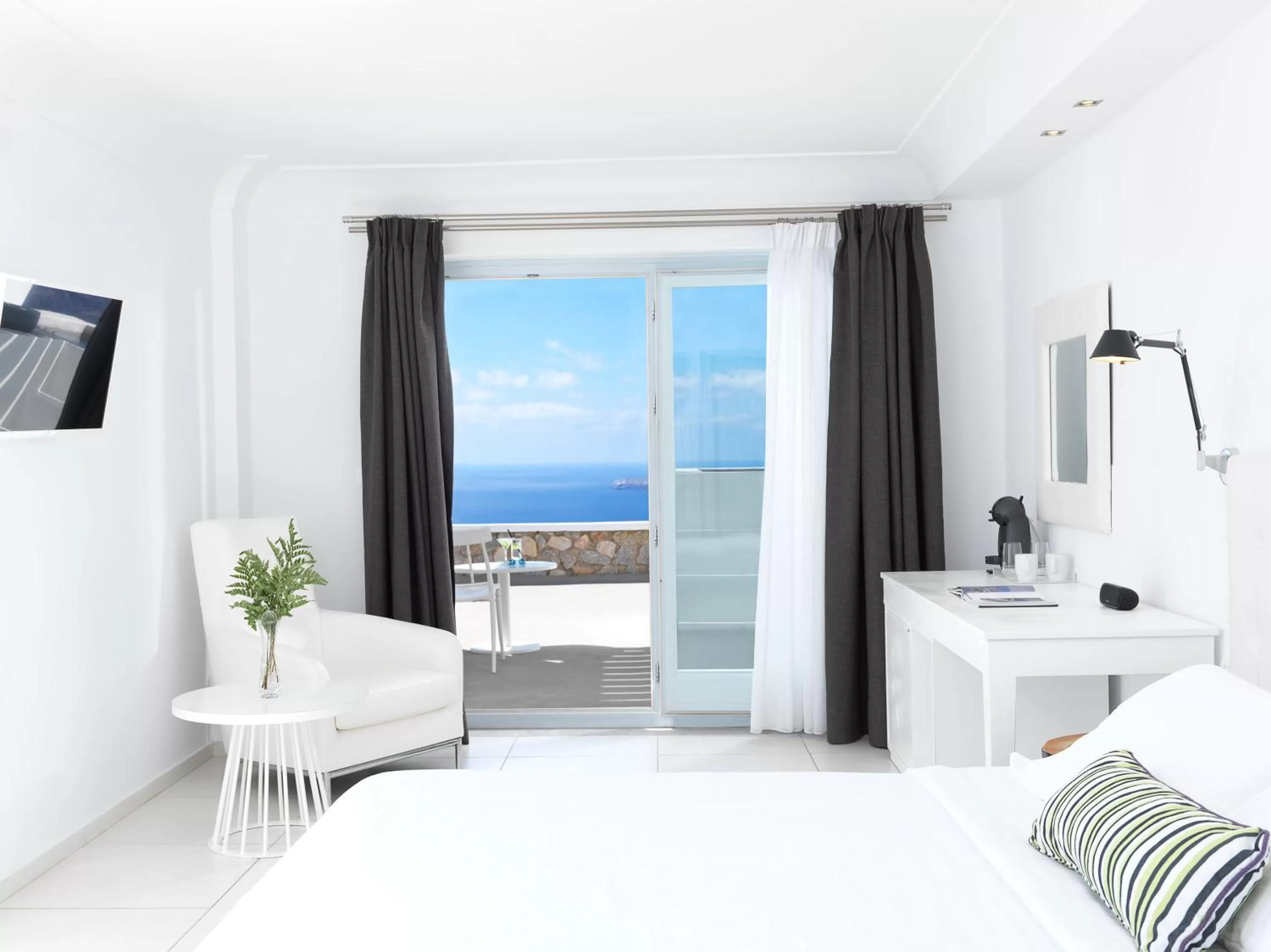 Bed in Lilium Hotel Santorini