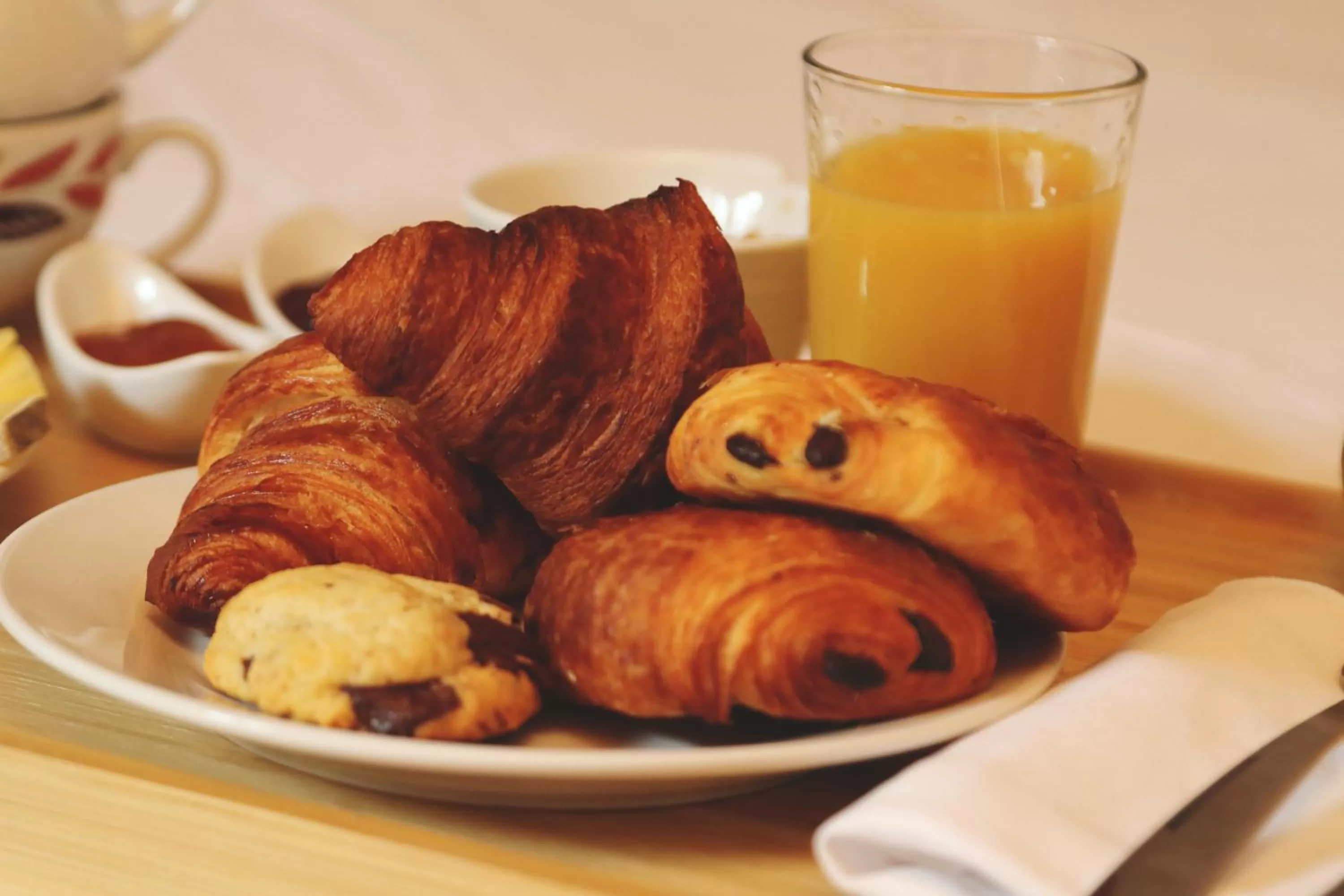 Breakfast, Food in Hôtel & Restaurant Le Patio VICHY