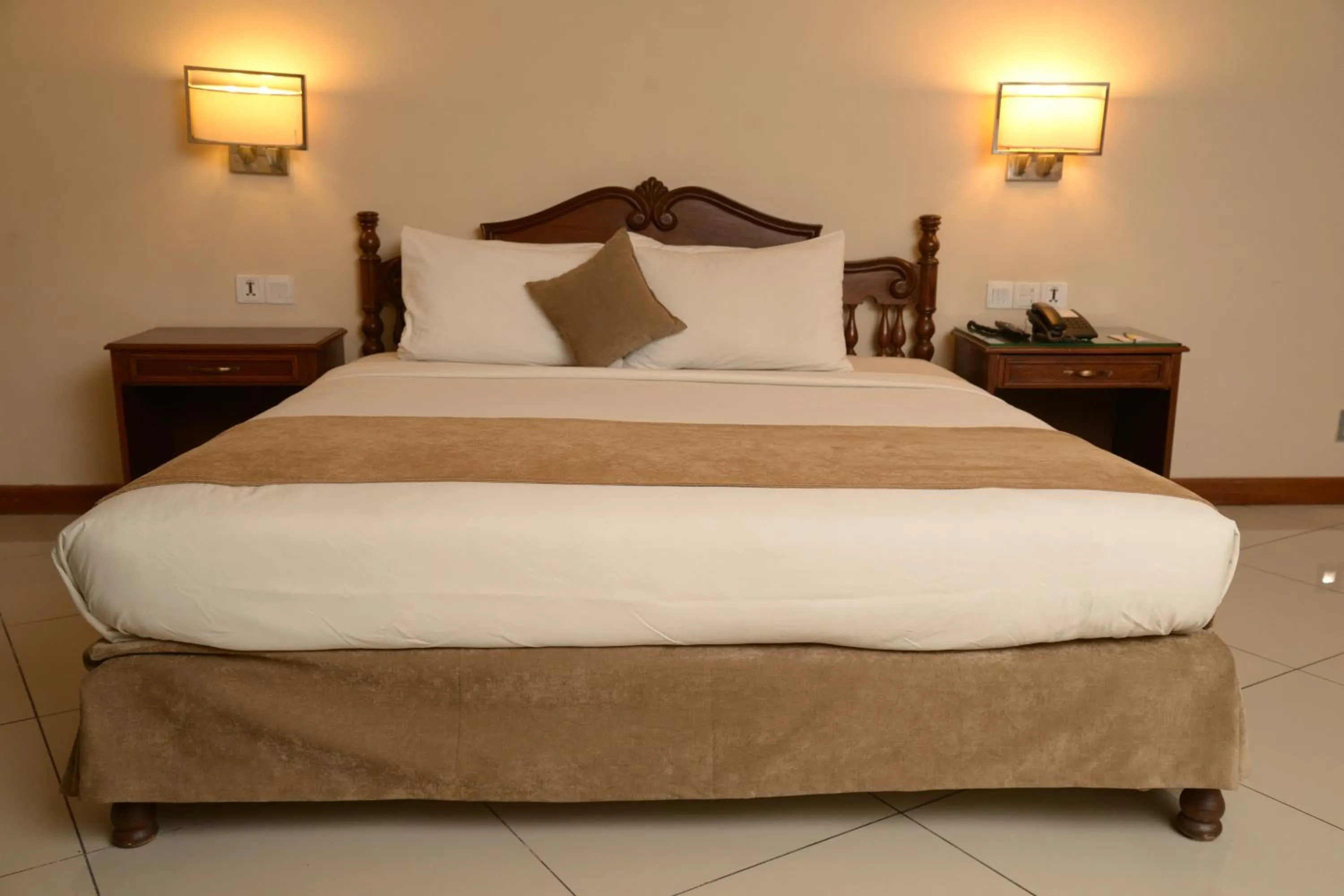 Regent Plaza Hotel & Convention Center