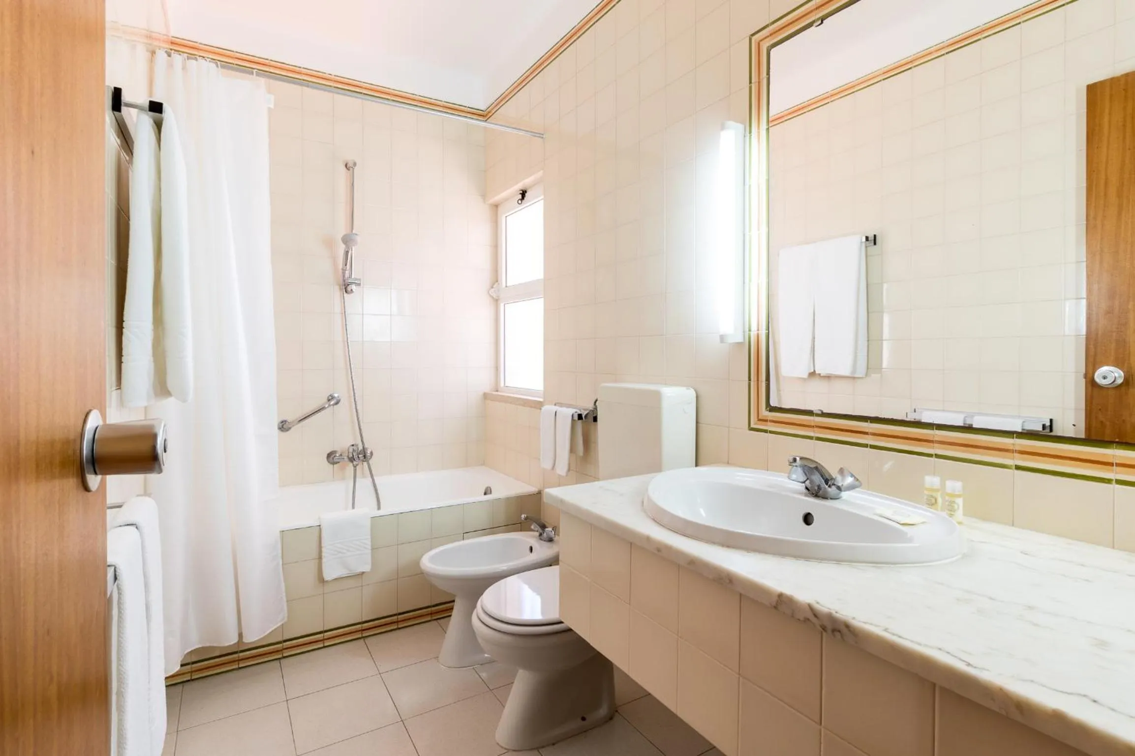 Toilet in Apartamentos Turisticos Pinhal Da Marina