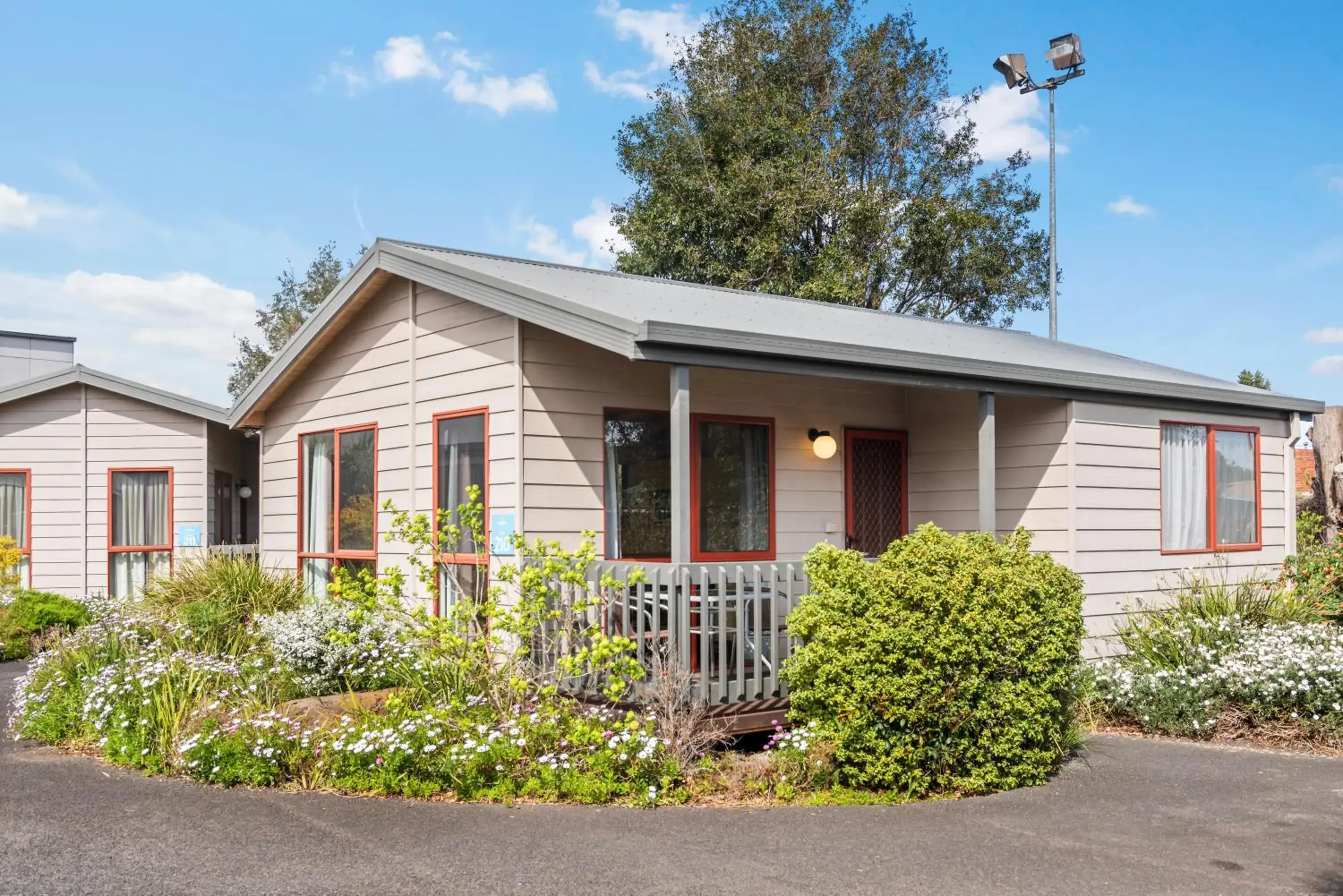 Superior 1 Bedroom Cabin in Discovery Parks - Melbourne Superior 1 Bedroom Cabin in Discovery Parks - Melbourne
