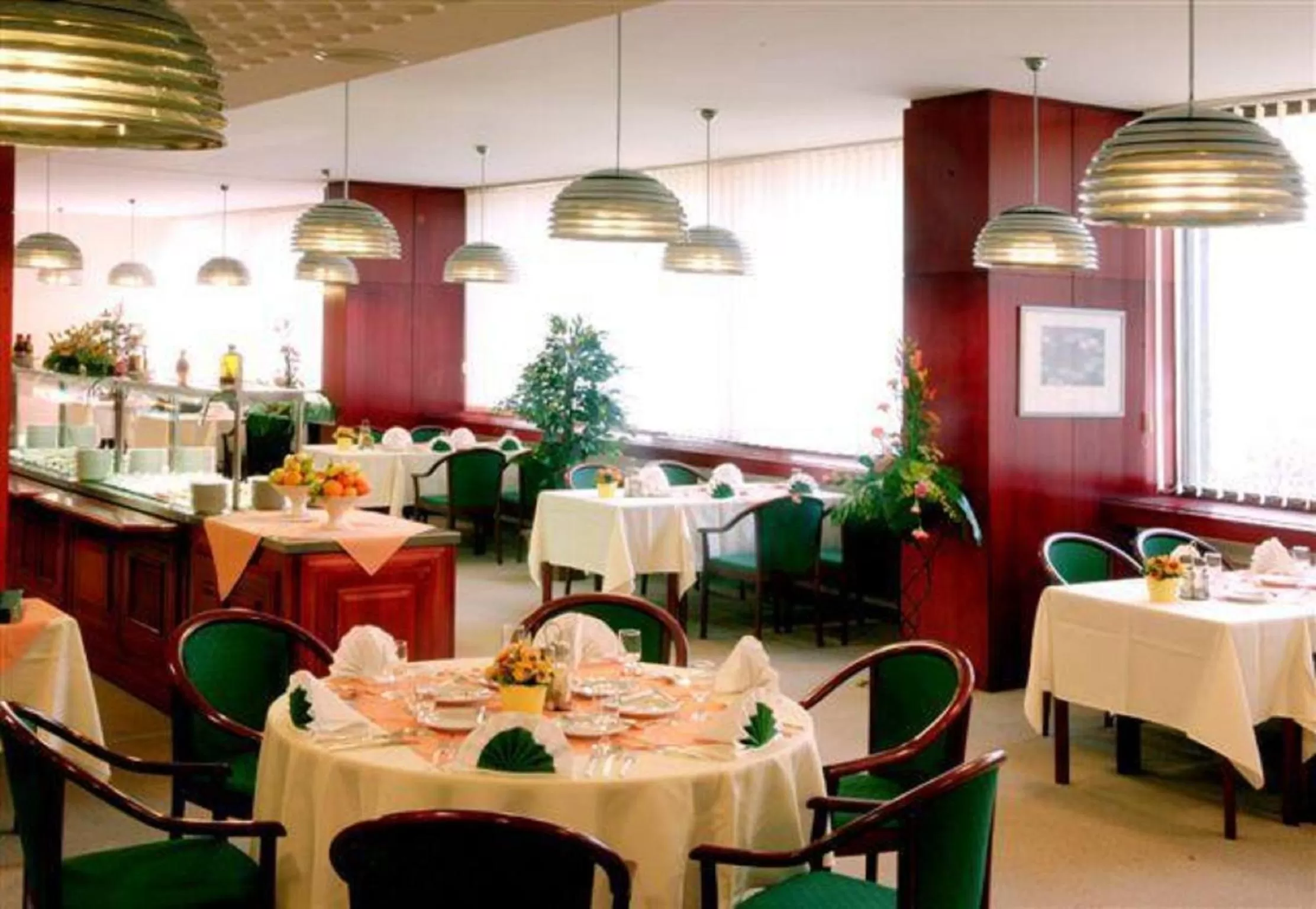 Restaurant/places to eat in Ensana Esplanade