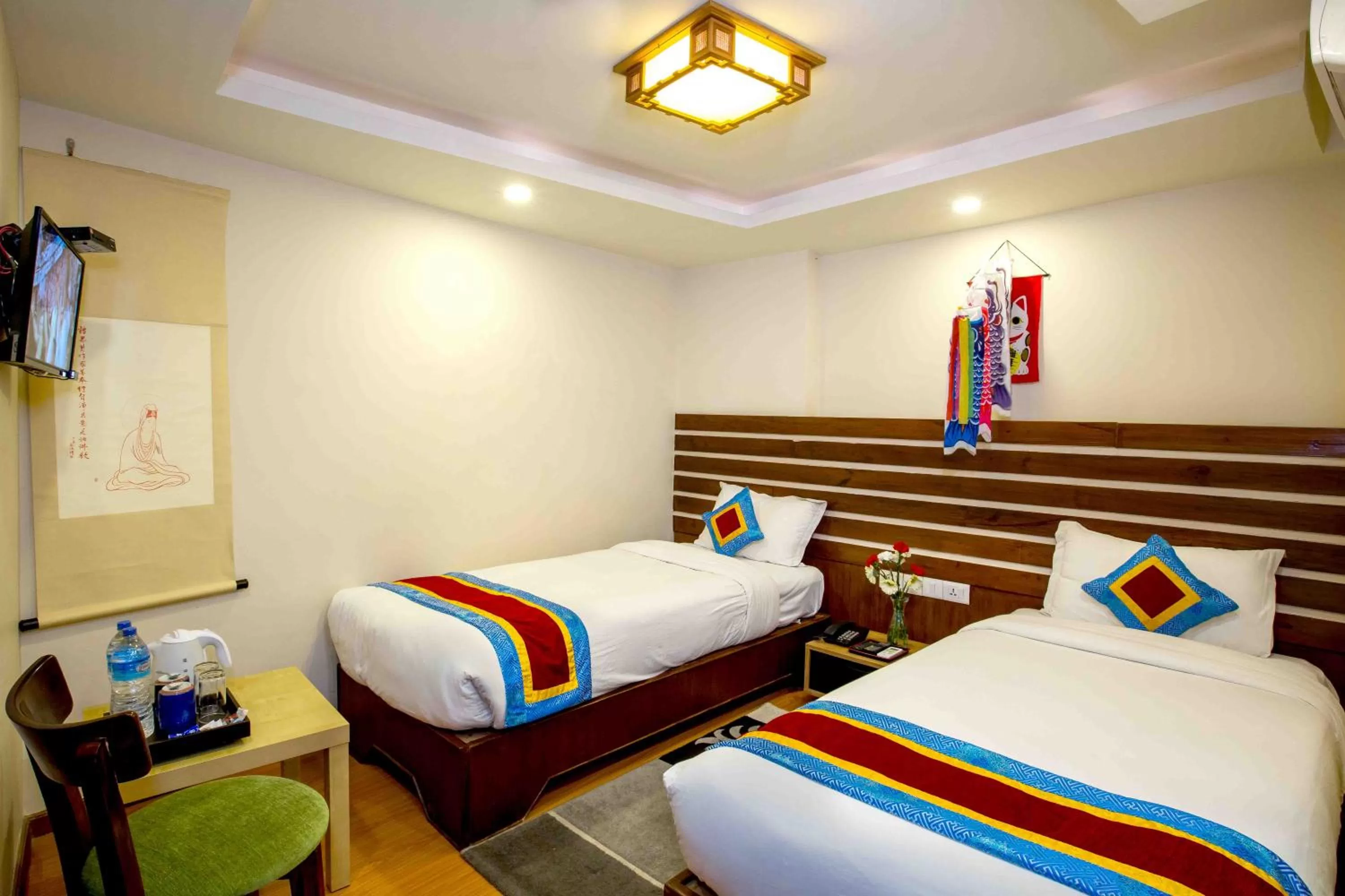 Photo of the whole room, Bed in Truly Asia Boutique Hotel