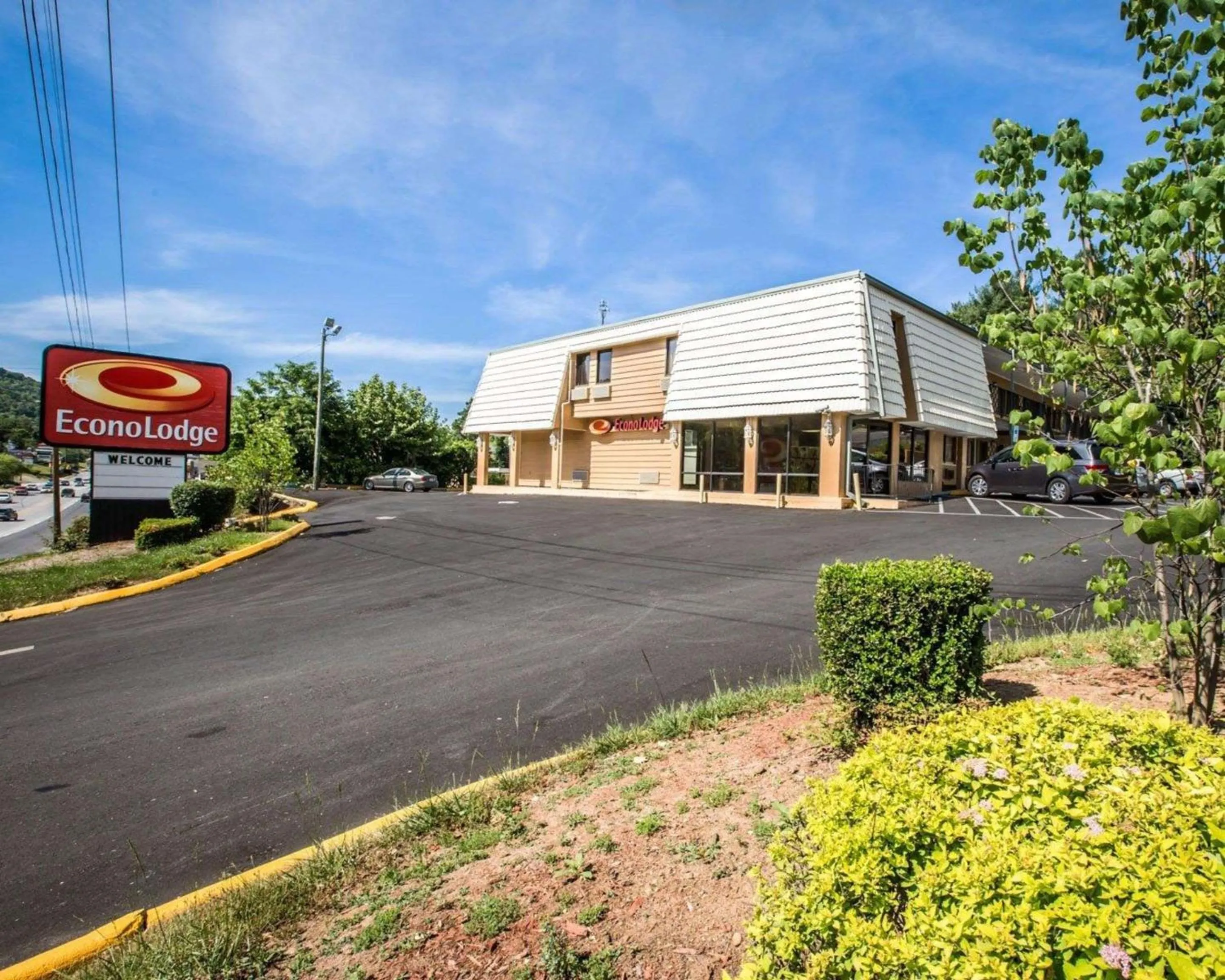 Property building in Econo Lodge Biltmore