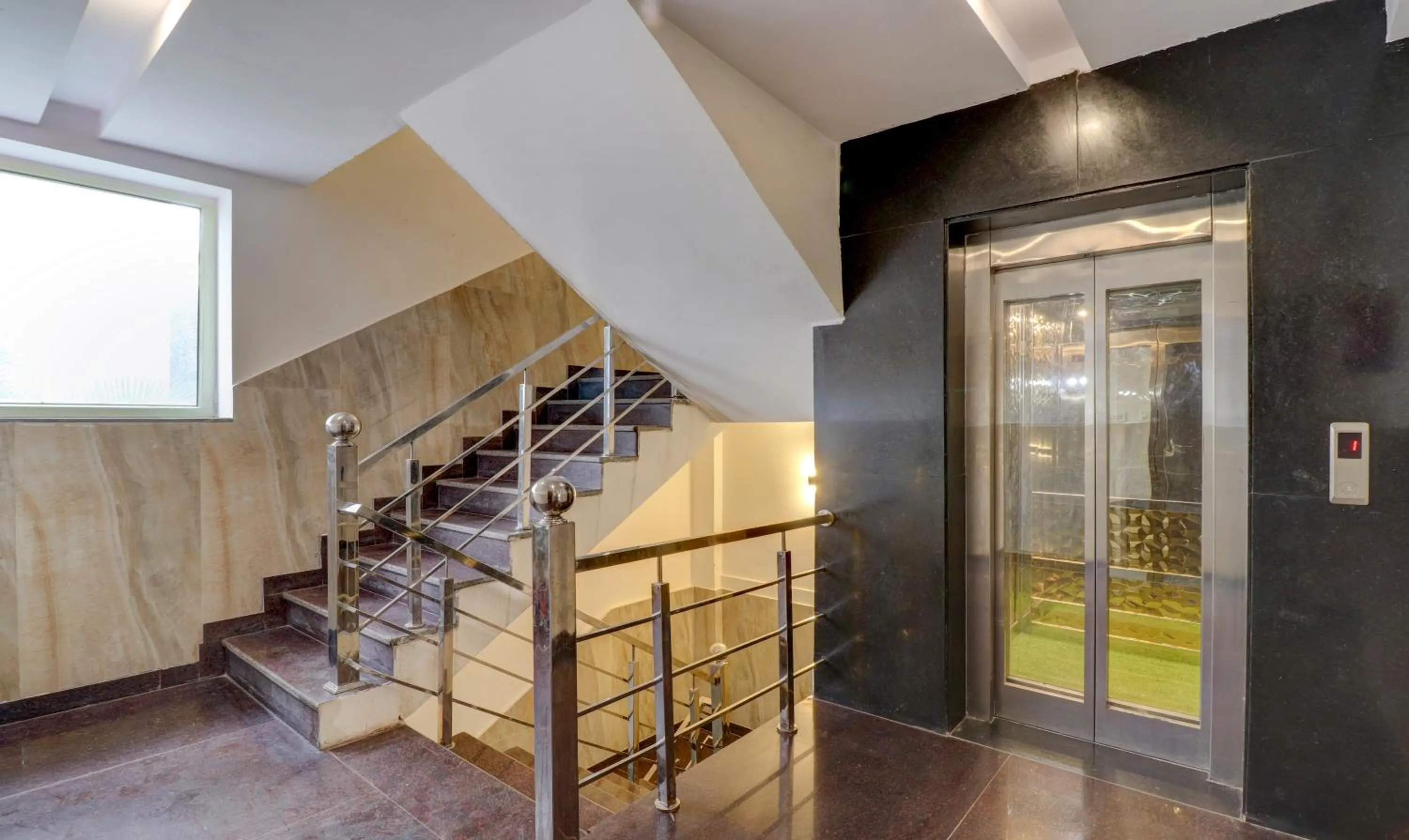 elevator in Itsy Hotels NV, Tapovan