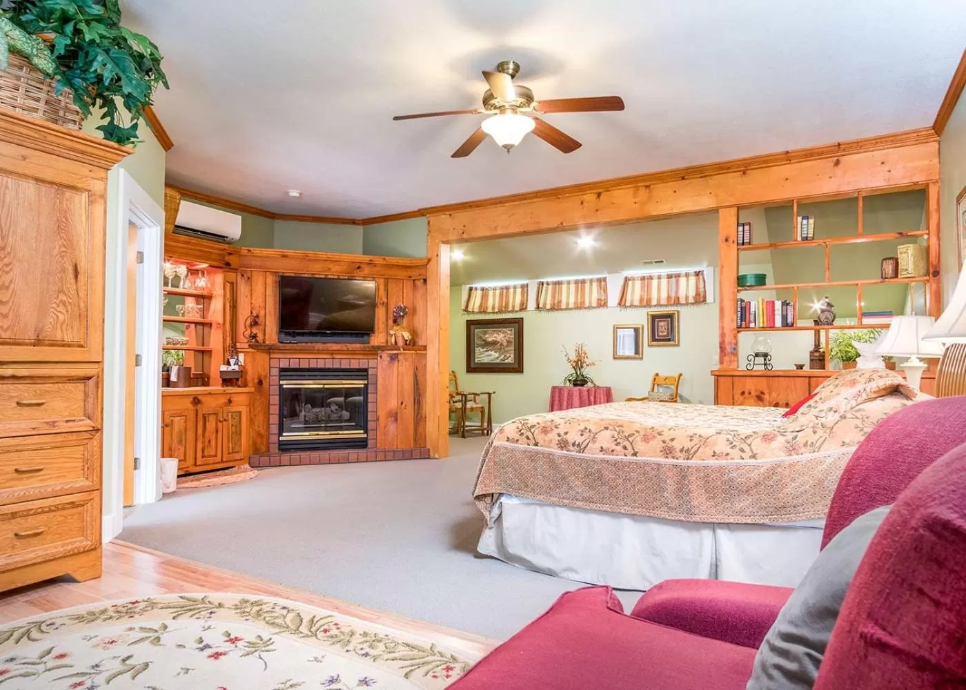 Seating area in Highland Lake Inn & Resort - Flat Rock