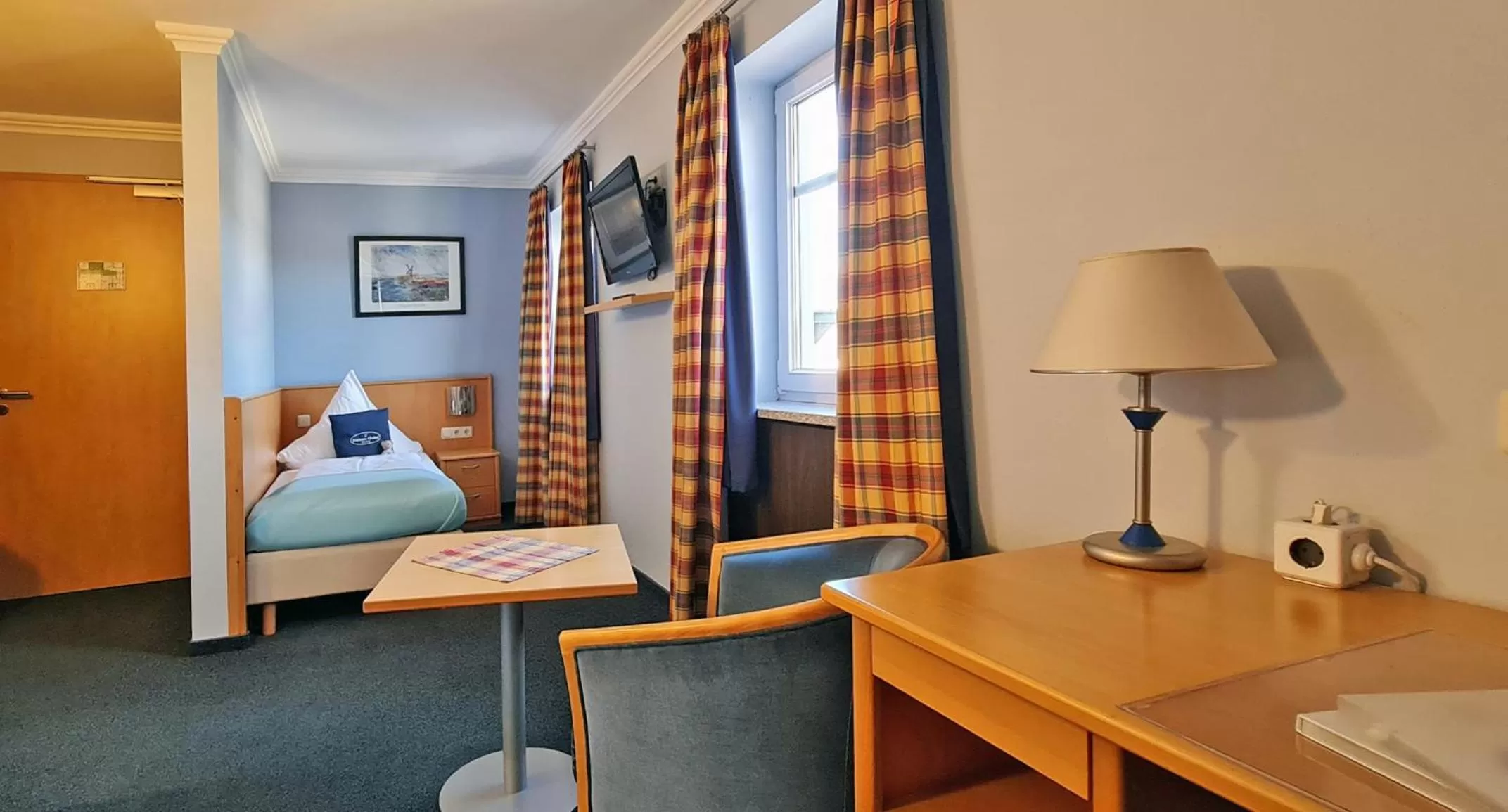 Photo of the whole room, Seating Area in Donau-Hotel