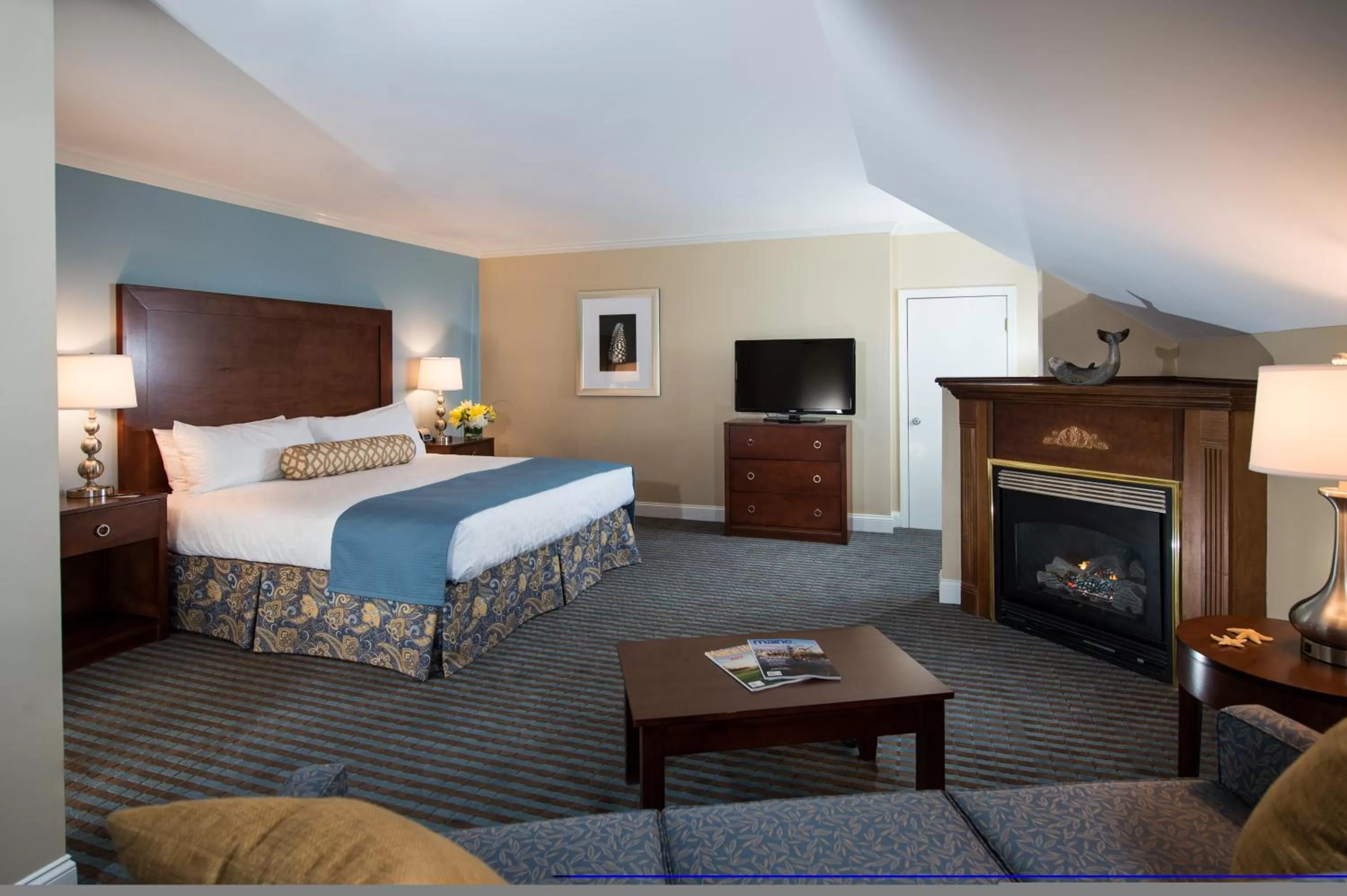 Photo of the whole room, Bed in Union Bluff Hotel & Meeting House