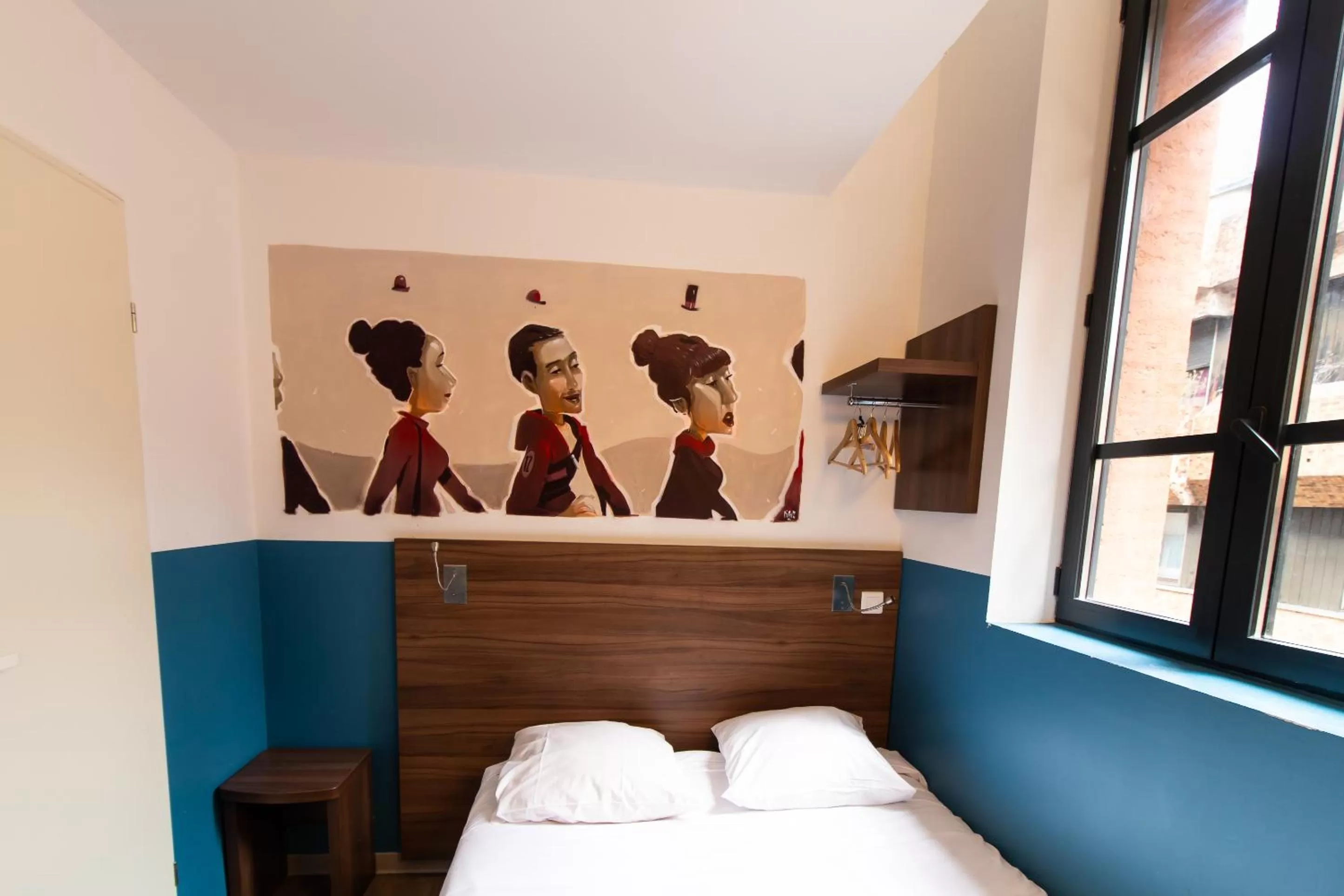 Photo of the whole room, Bed in Hôtel le Pastel