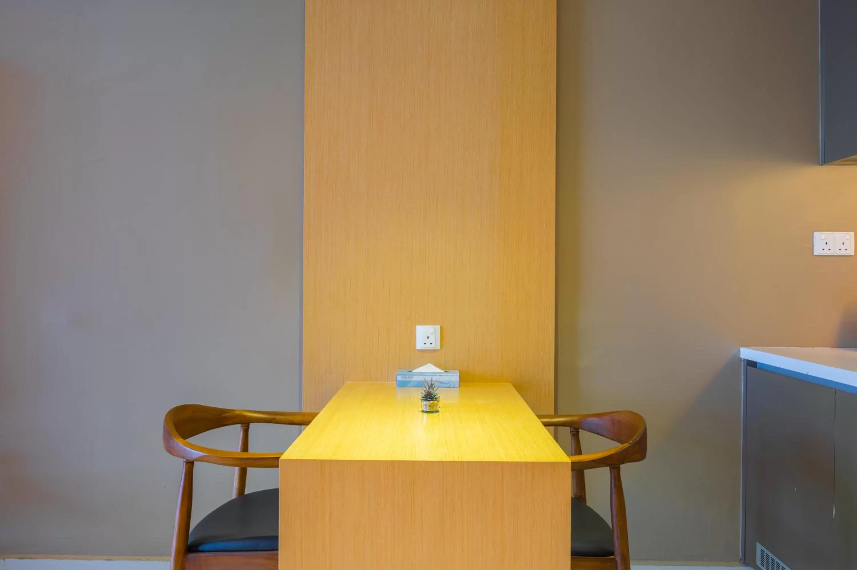 Seating area in Greystone 99 Suites