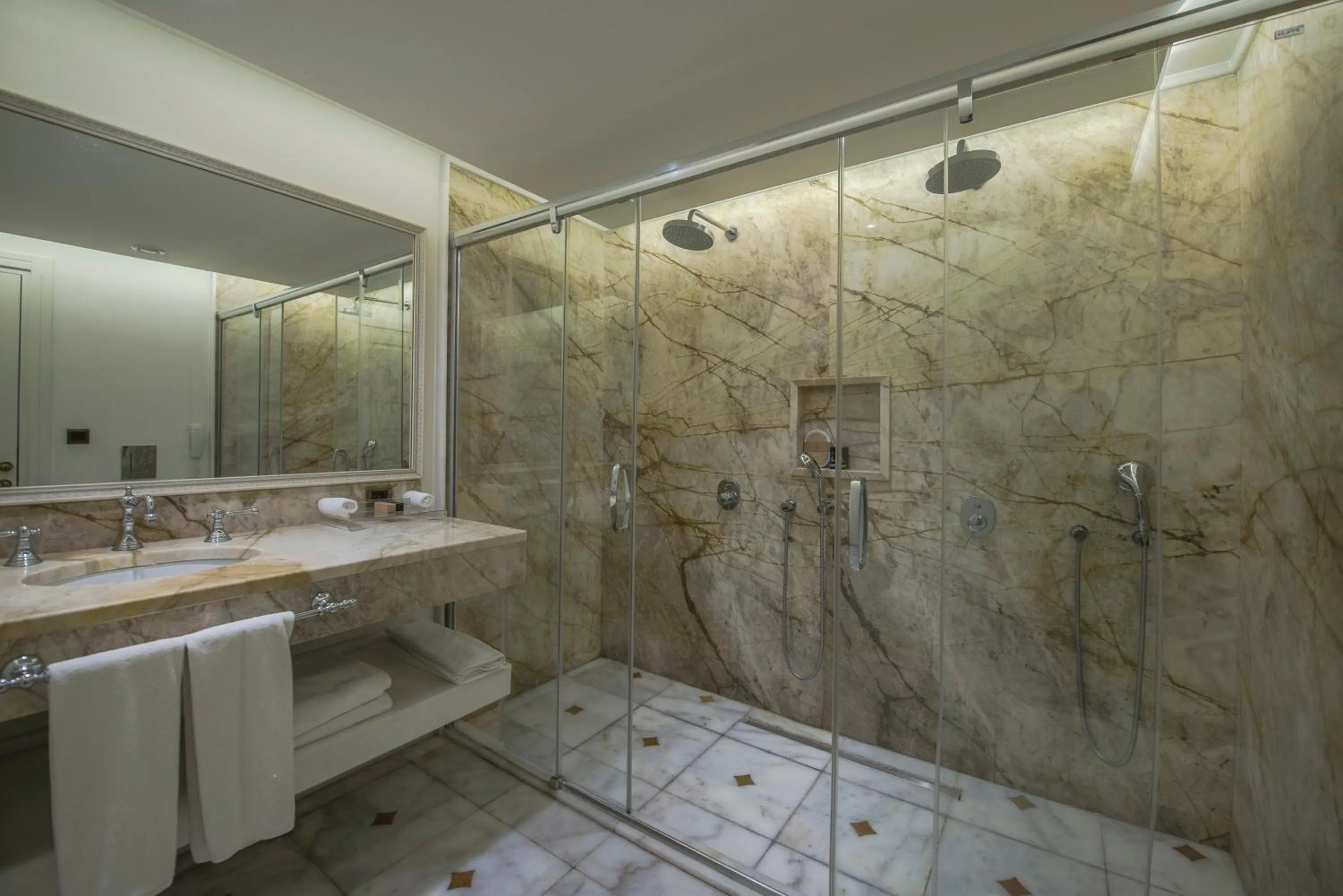 Shower in Casa Margot Hotel - Adults Only