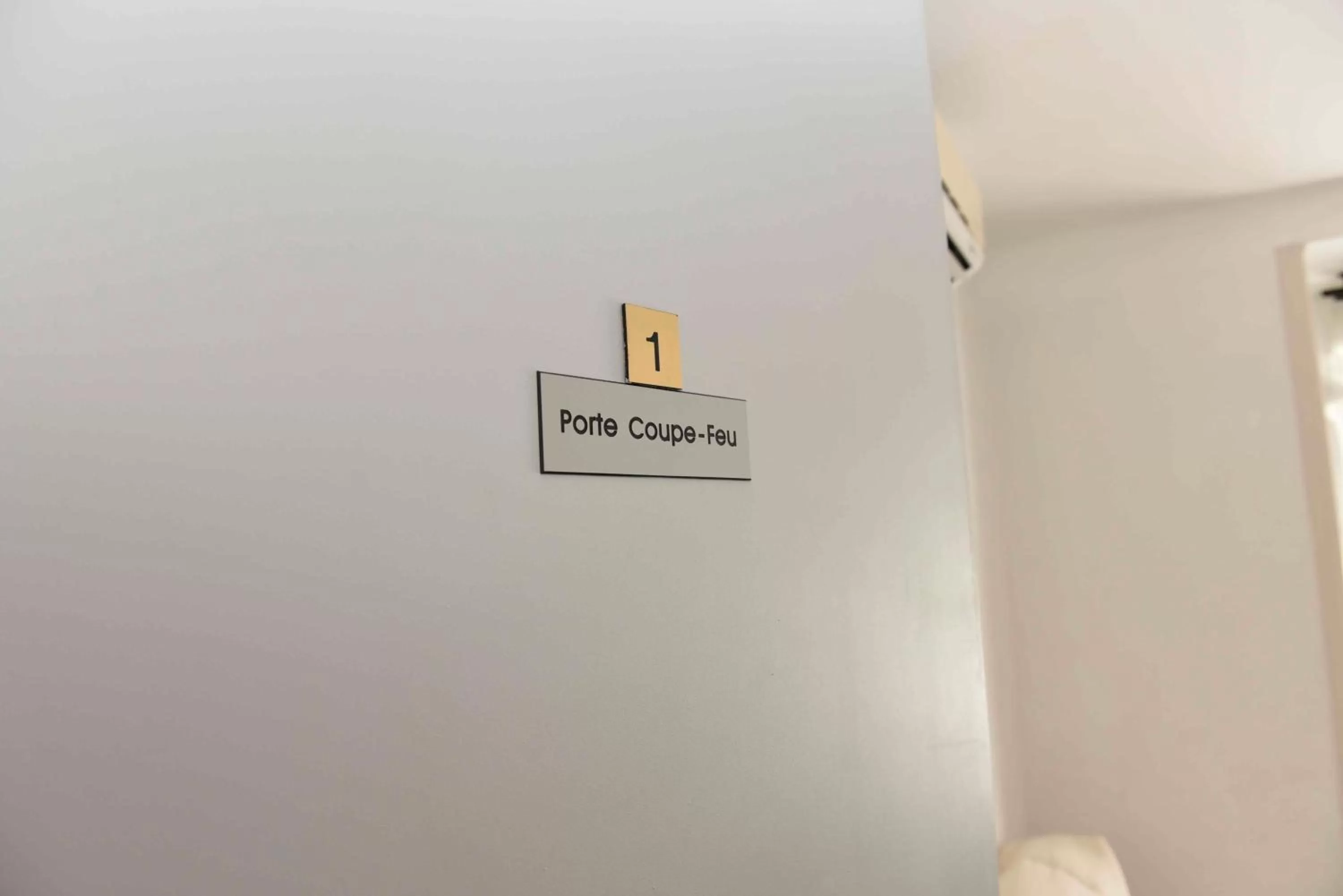 Bedroom in Azur Hôtel