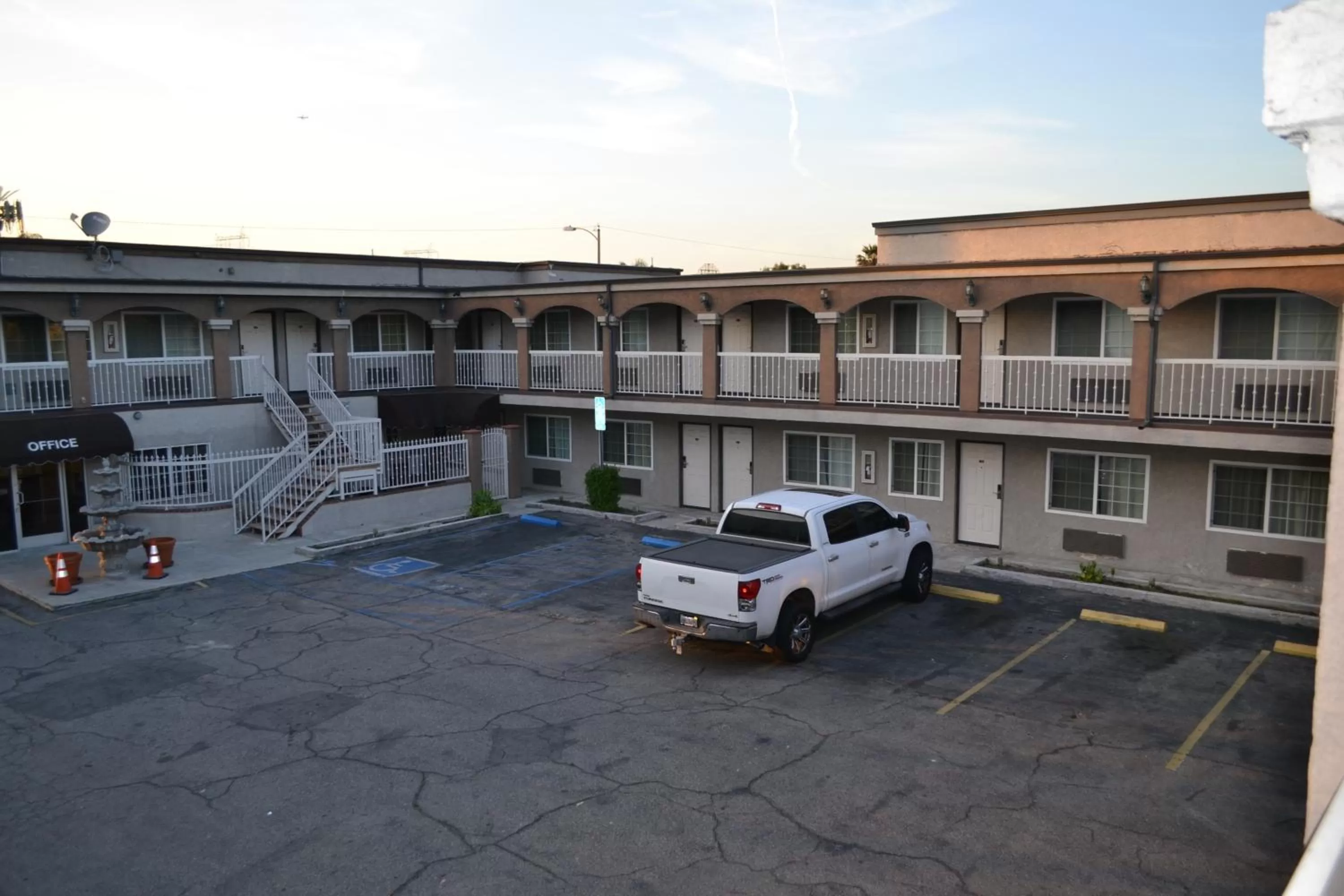 Property building in Bell Gardens Inn Los Angeles - Bell Gardens