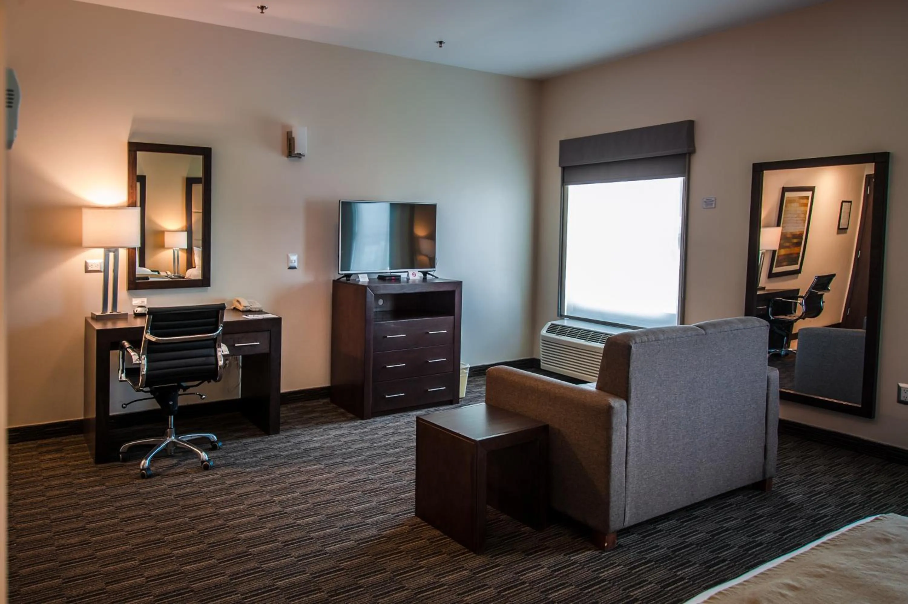 Photo of the whole room in Best Western Plus Chihuahua Juventud