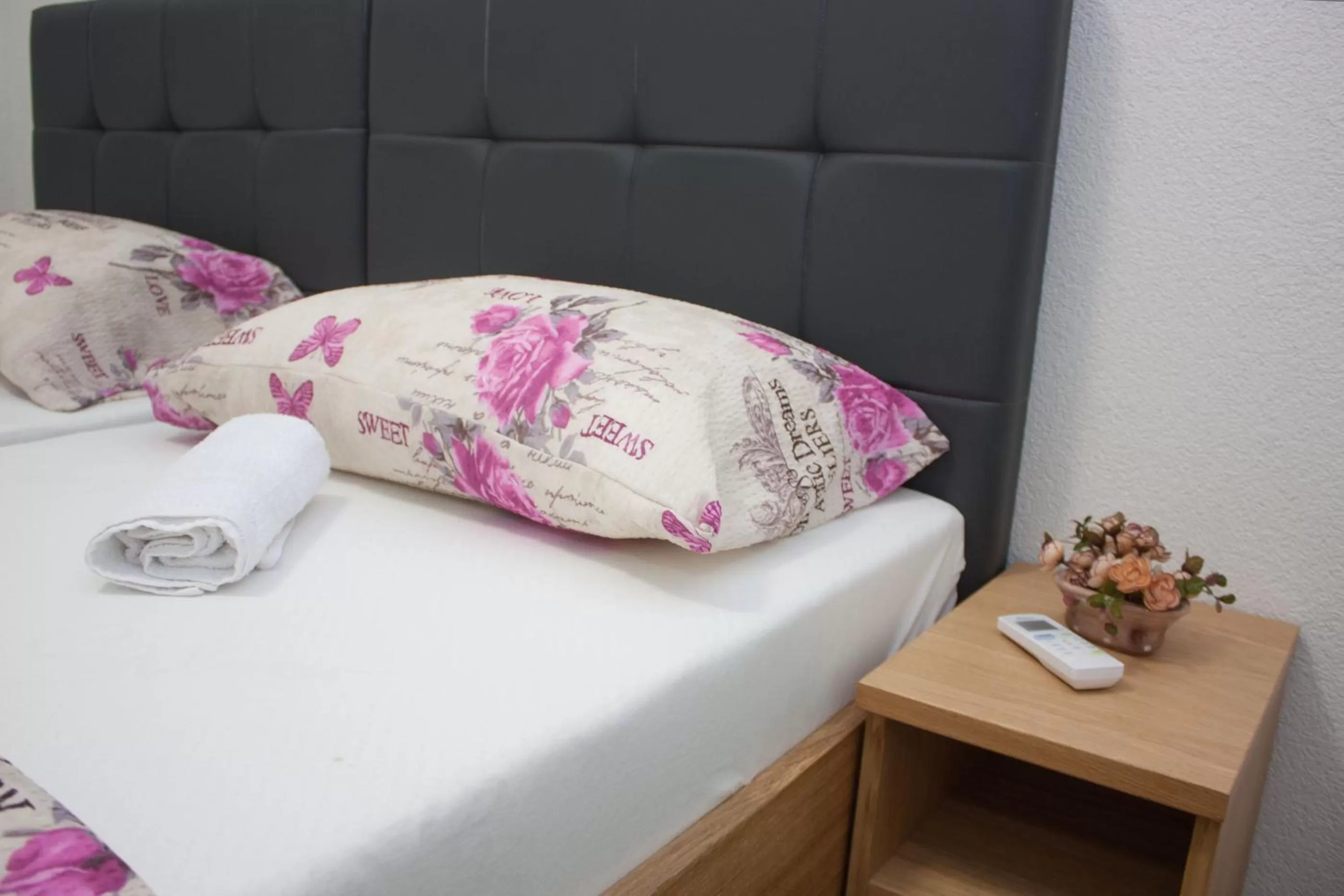 Bedroom, Bed in Villa Maja