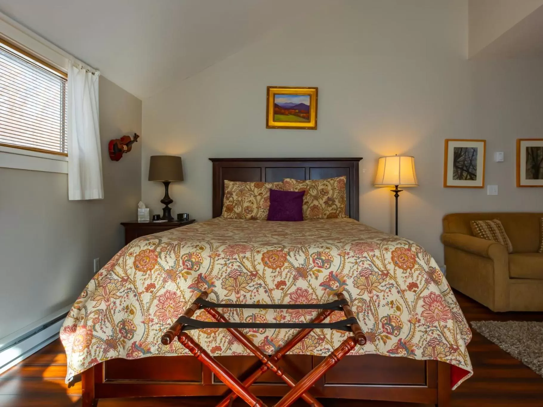 Bedroom, Bed in Shaker Mill Inn