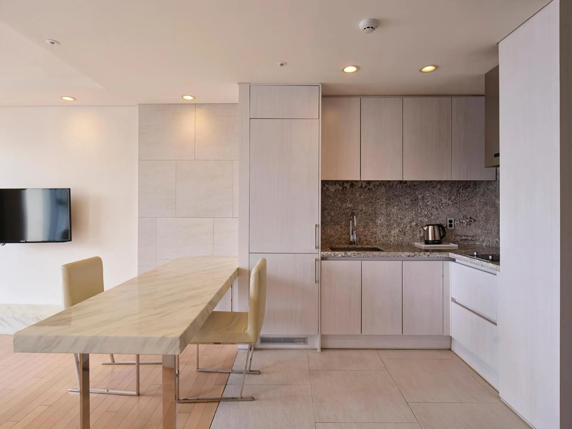 Coffee/tea facilities in The Island Blue Hotel