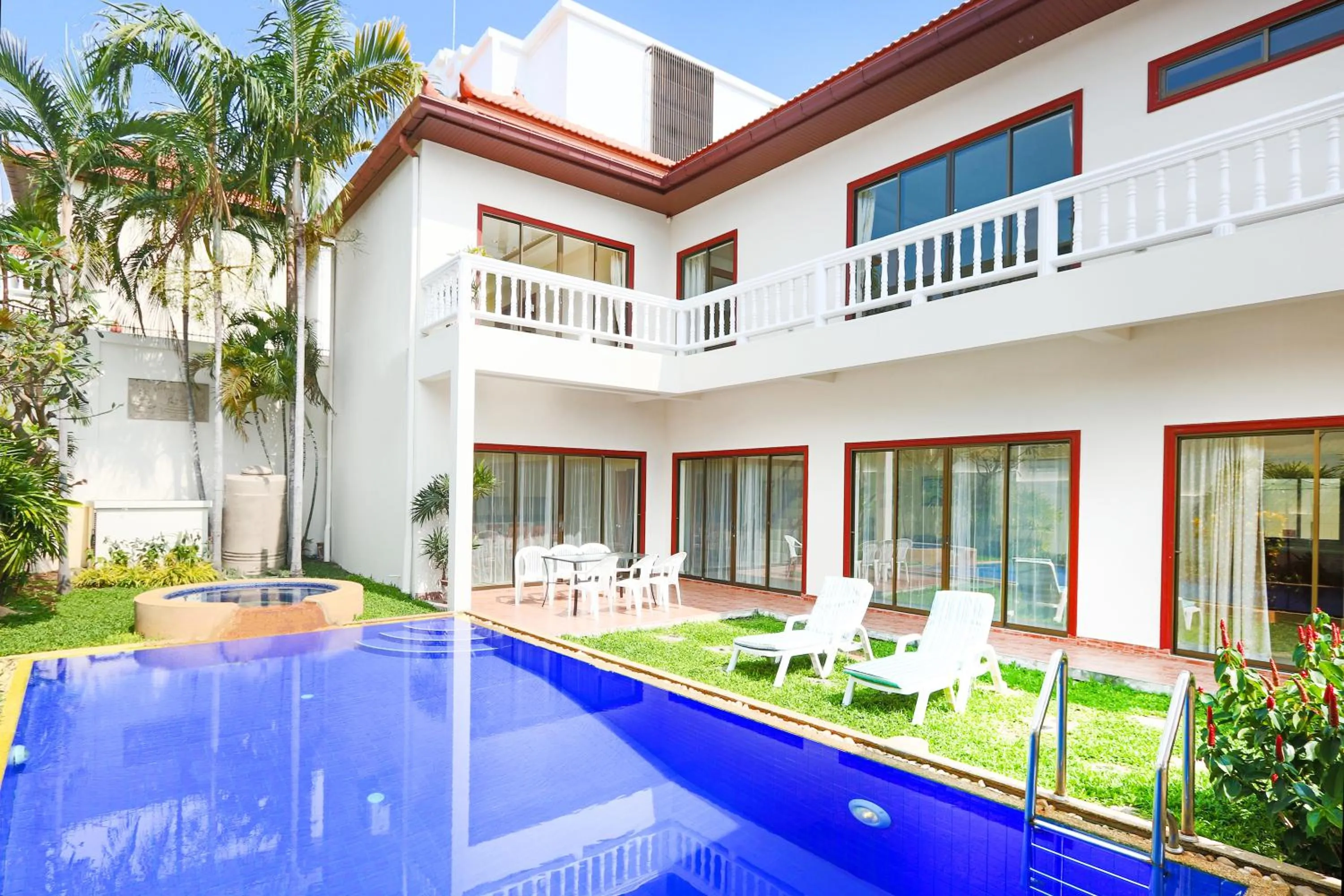 Swimming pool in Avoca Pool Villas