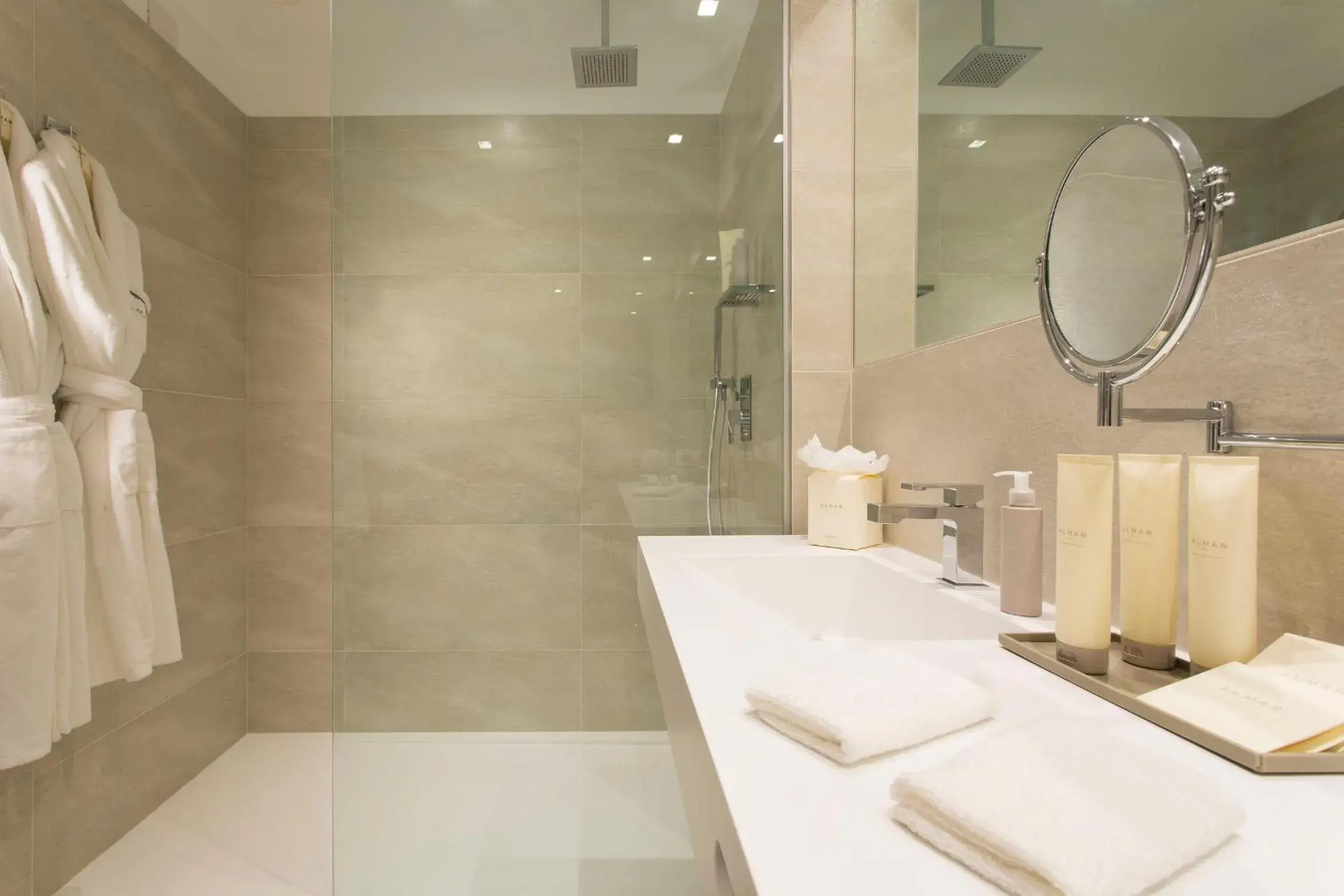 Superior Double or Twin Room with Partial Sea View in Almar Jesolo Resort & Spa Superior Double or Twin Room with Partial Sea View in Almar Jesolo Resort & Spa