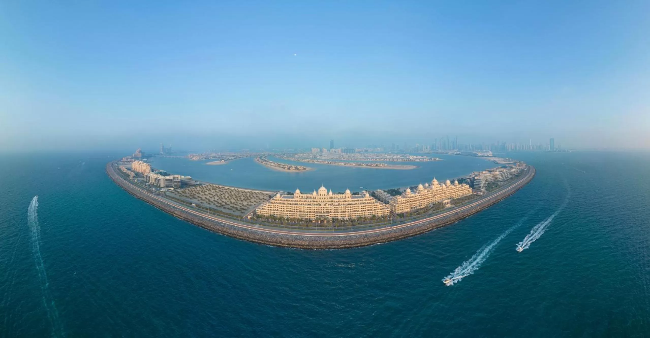 Property building in Kempinski Hotel Palm Jumeirah