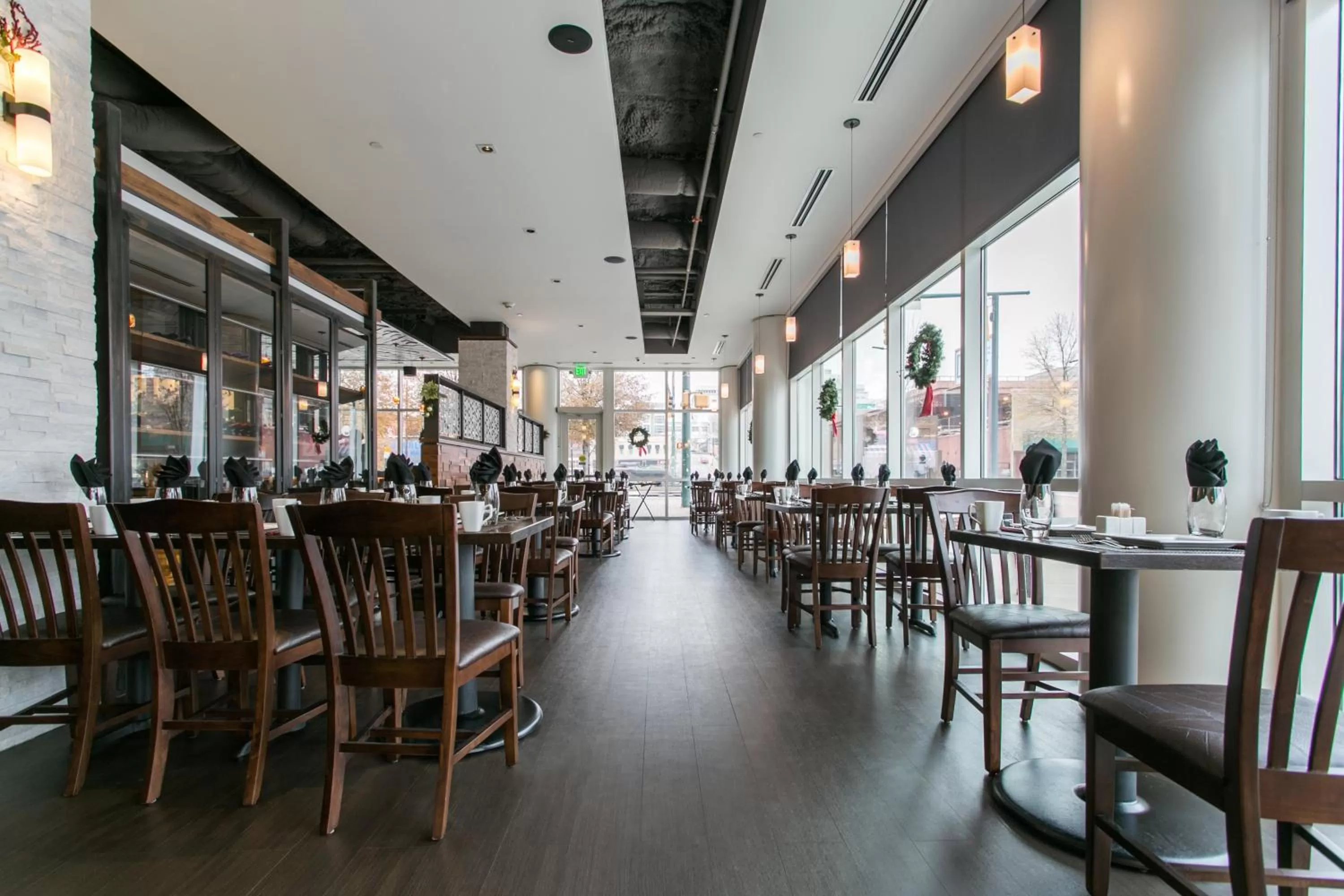 Lounge or bar in Holiday Inn Hotel & Suites Chattanooga by IHG