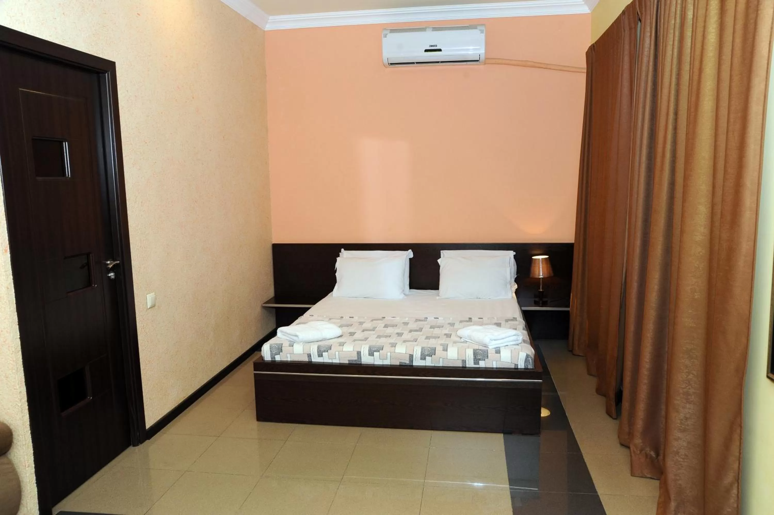 Photo of the whole room, Bed in Villa 29