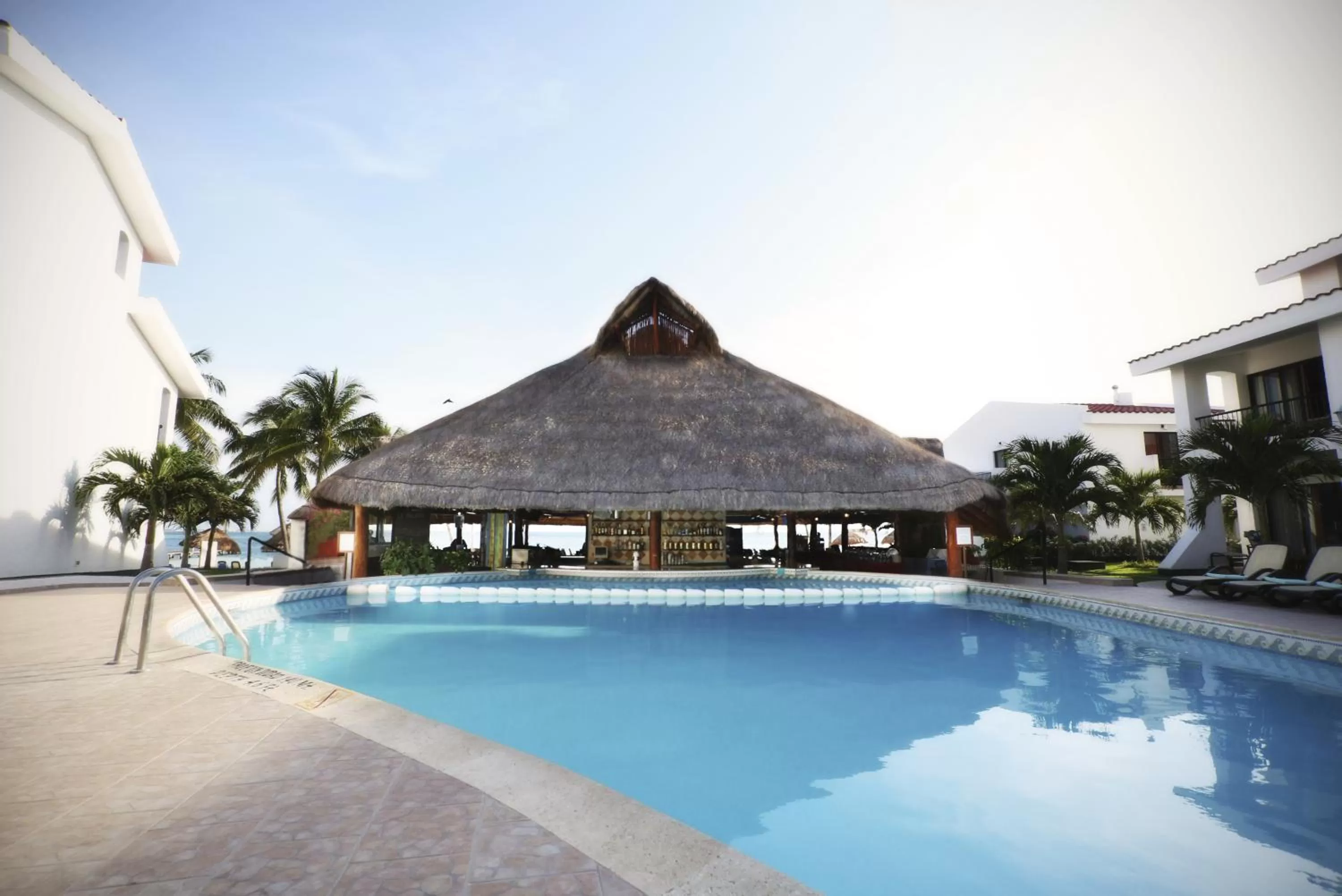 Lounge or bar in The Royal Cancun All Villas Resort