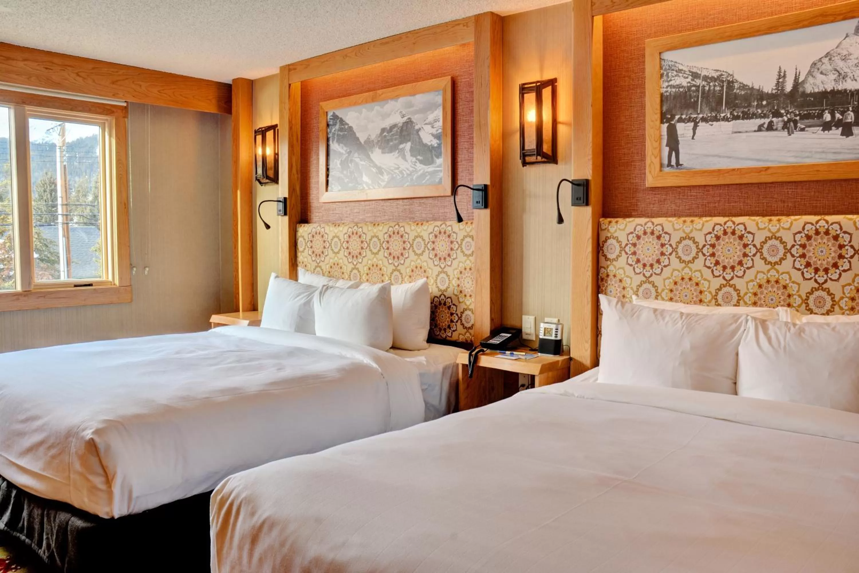 Photo of the whole room, Bed in Banff Ptarmigan Inn