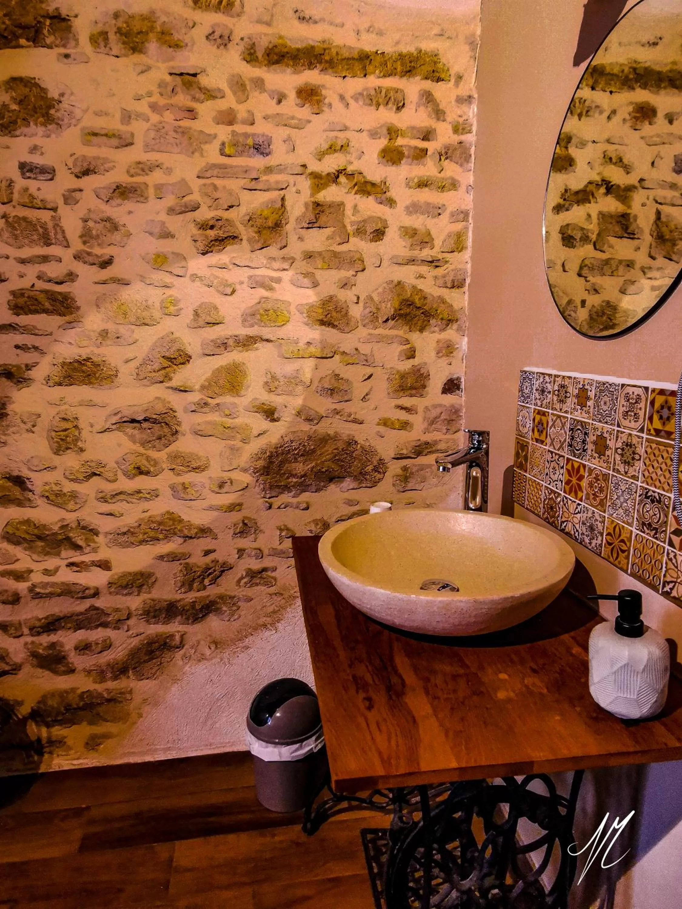 Bathroom in LA GRANGE DES FRANGINES