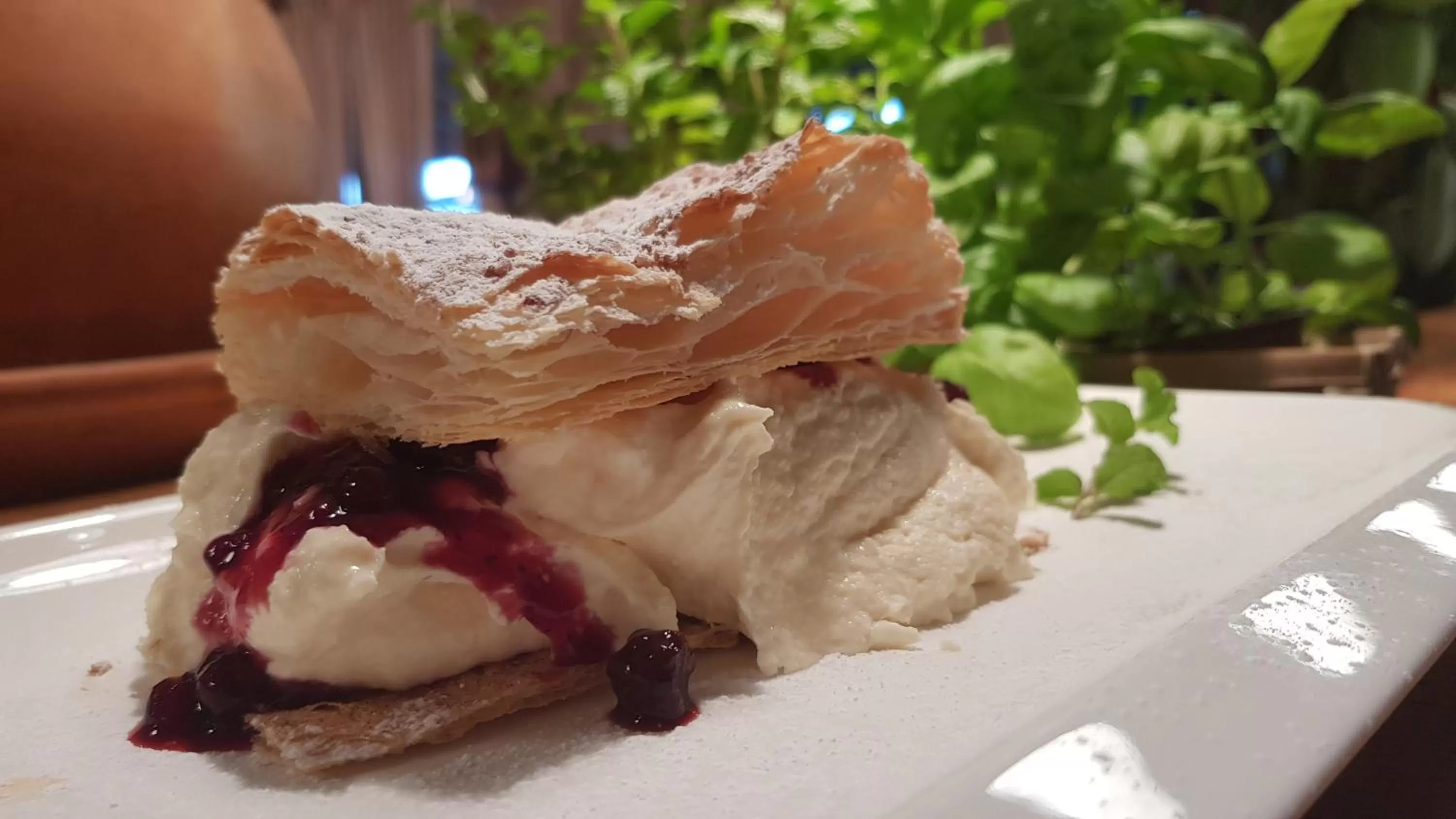 Restaurant/places to eat in Boutique Rooms Luna