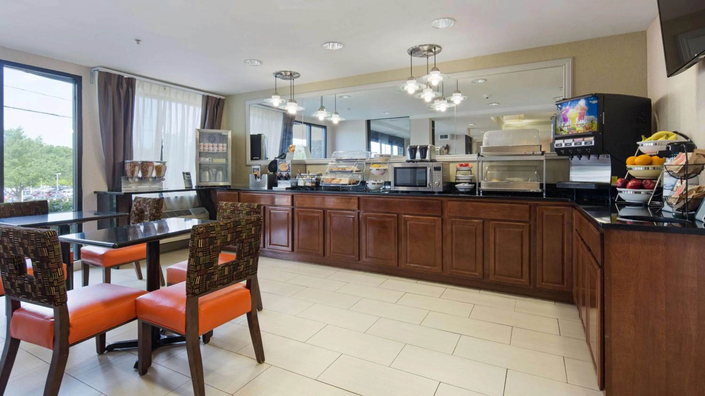 Restaurant/places to eat in Best Western Plus Huntersville