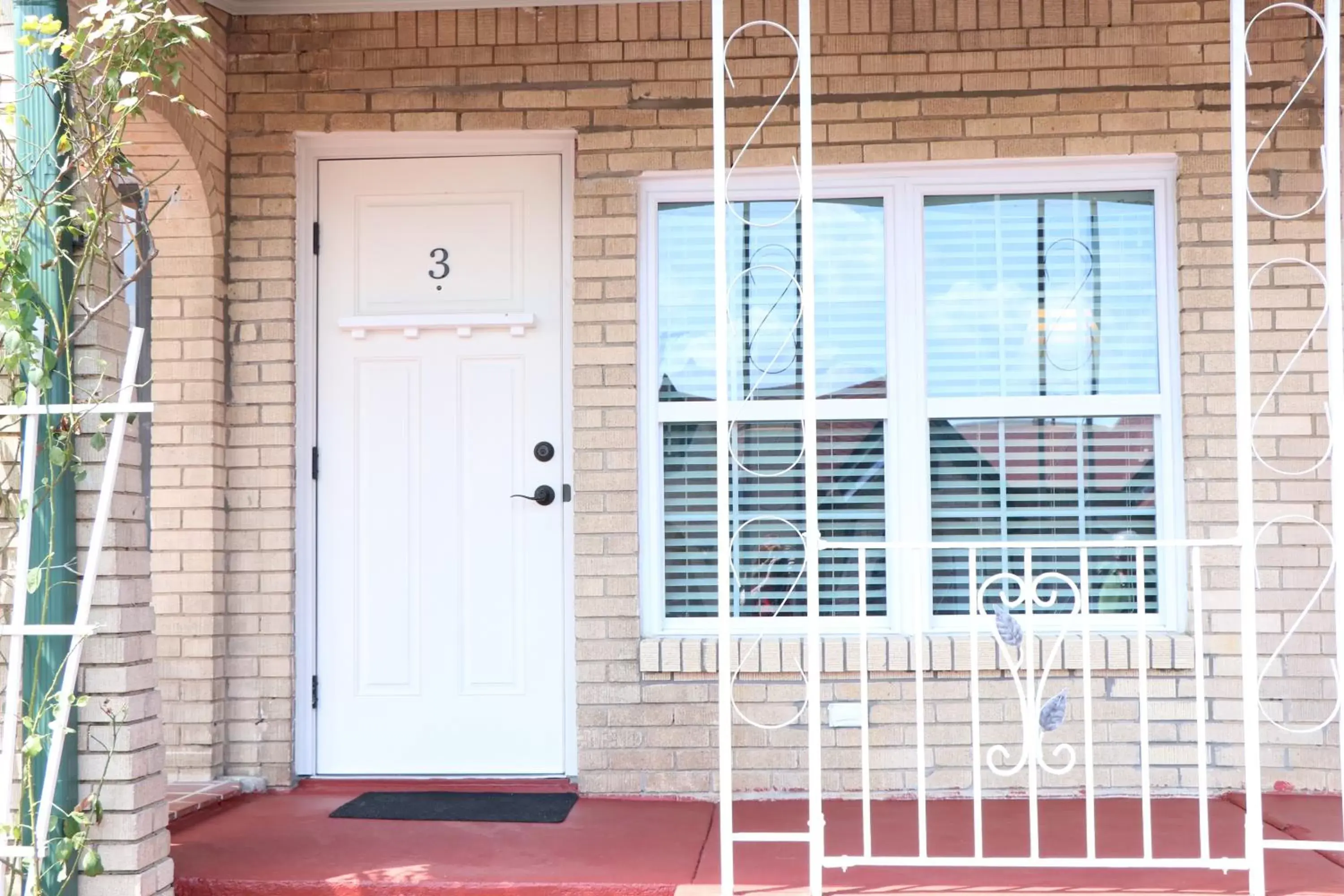 Deluxe Queen Room - single occupancy in Best Court Deluxe Queen Room - single occupancy in Best Court