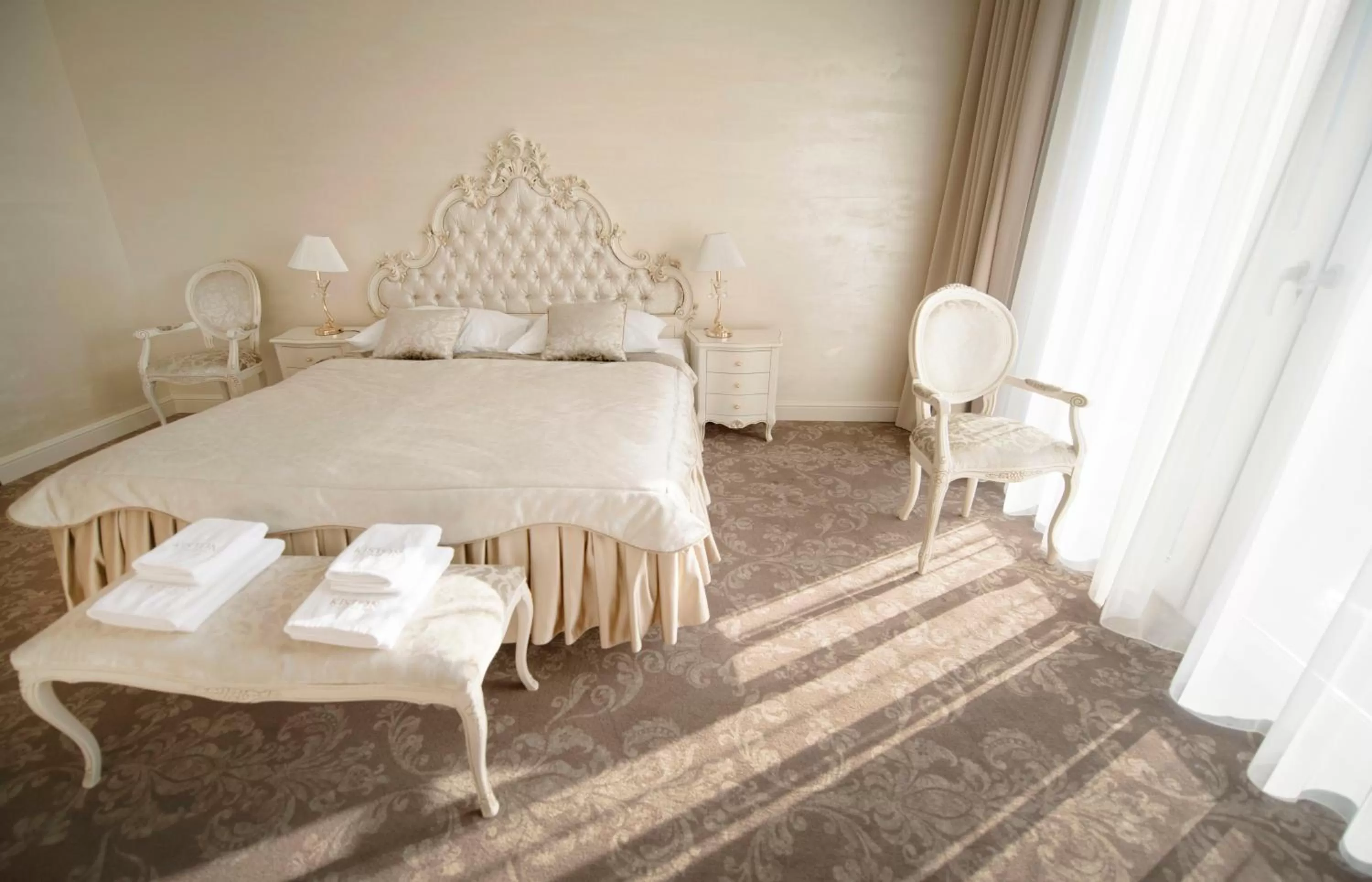 One-Bedroom Suite in Hotel Kiston