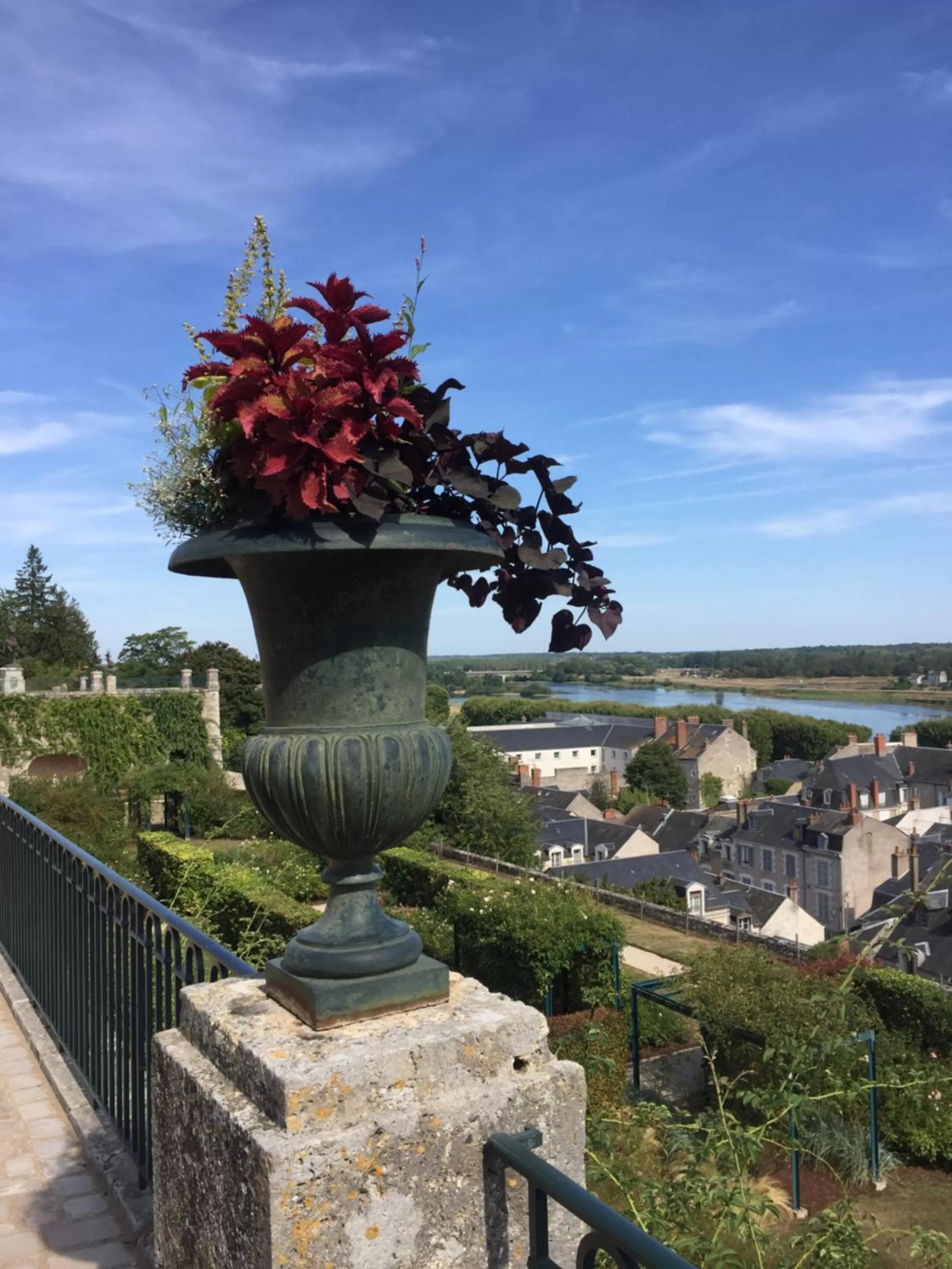 Nearby landmark in Au 16 Place Saint Louis