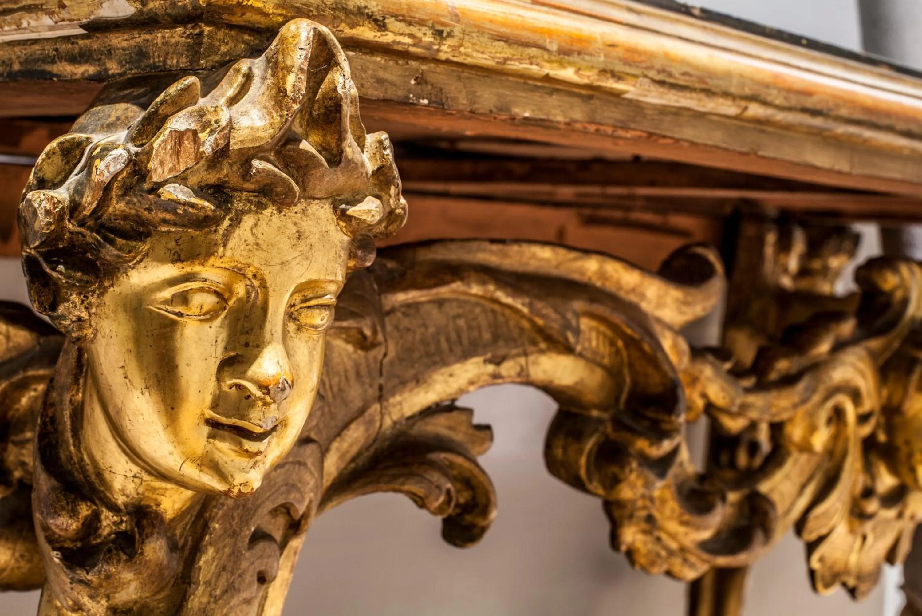 Decorative detail in Al Palazzo del Marchese di Camugliano Residenza d'Epoca