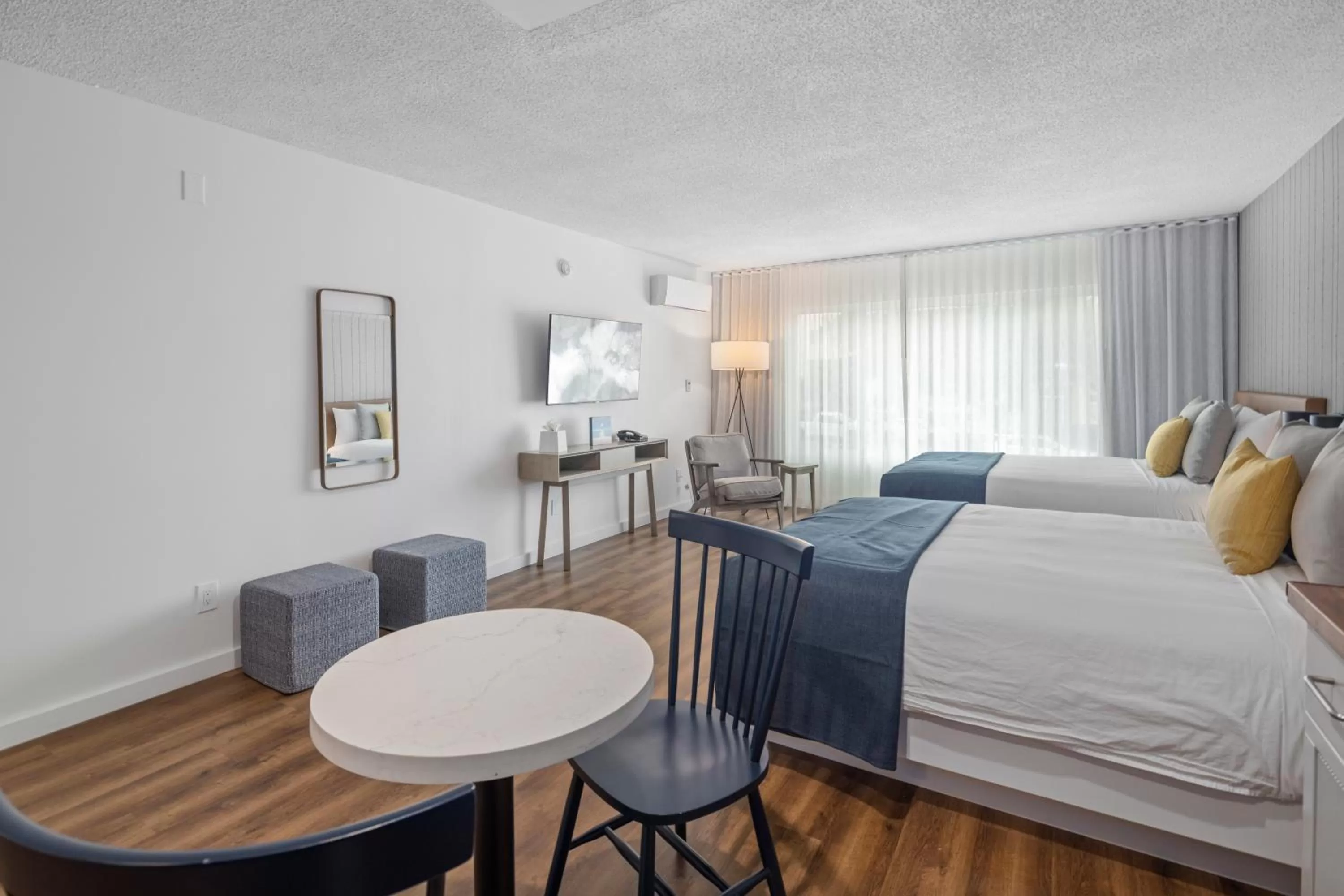 Bedroom, Bed in Sea Harbor Hotel - San Diego