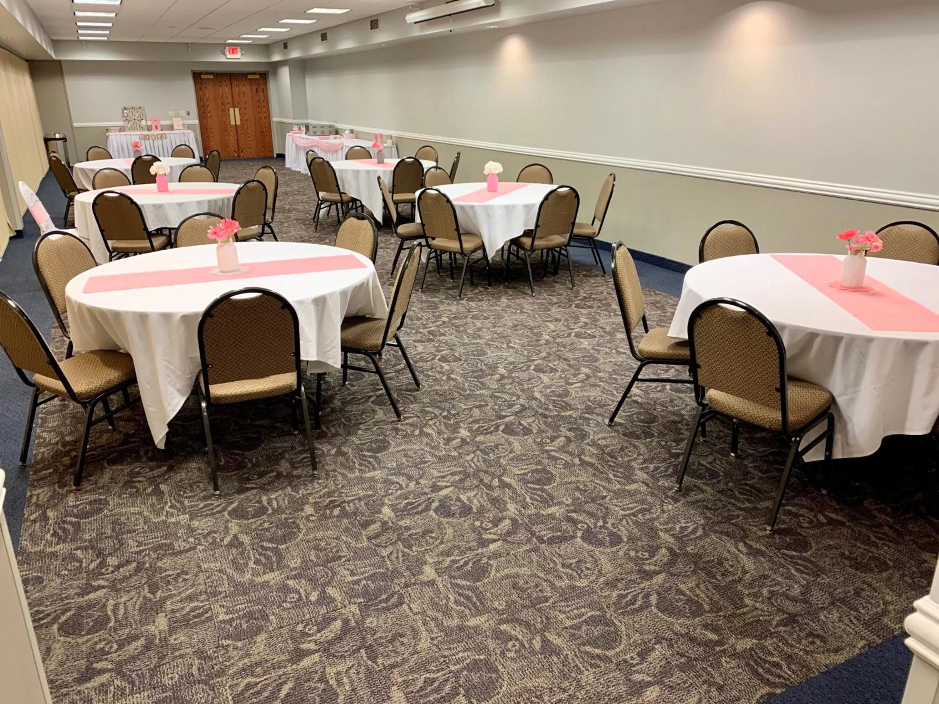 Banquet/Function facilities in AmericInn by Wyndham Mankato Event Center near MSU