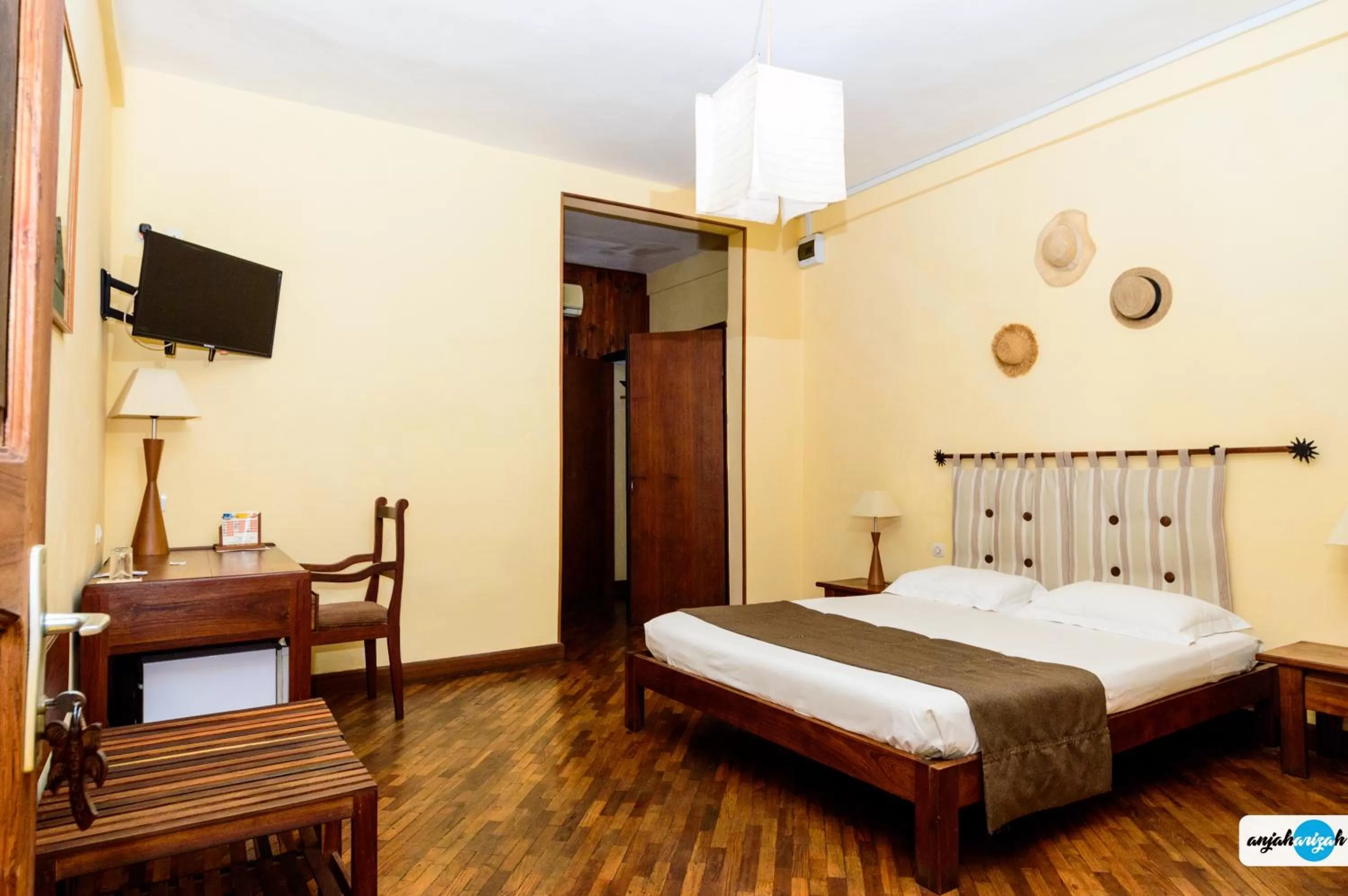 Bed in Hôtel Restaurant Coco Lodge Majunga