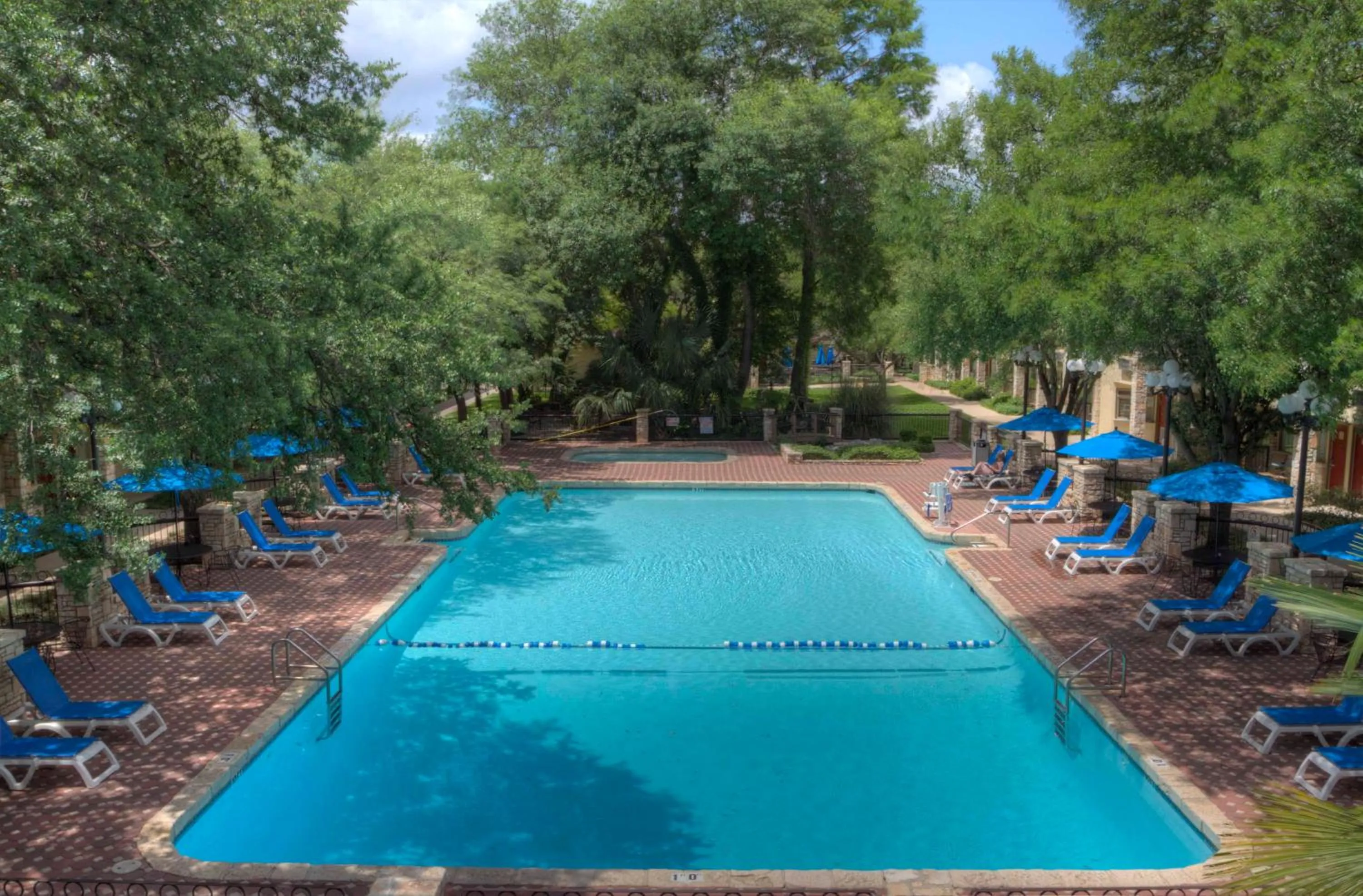 Swimming pool in Inn of the Hills Hotel and Conference Center