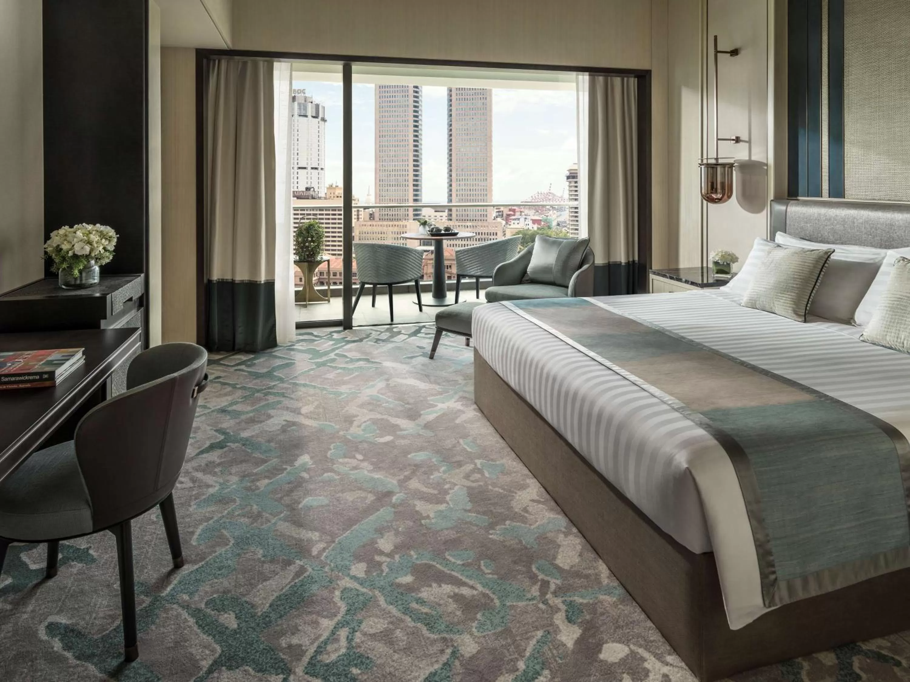 Photo of the whole room, Bed in Shangri-La Colombo