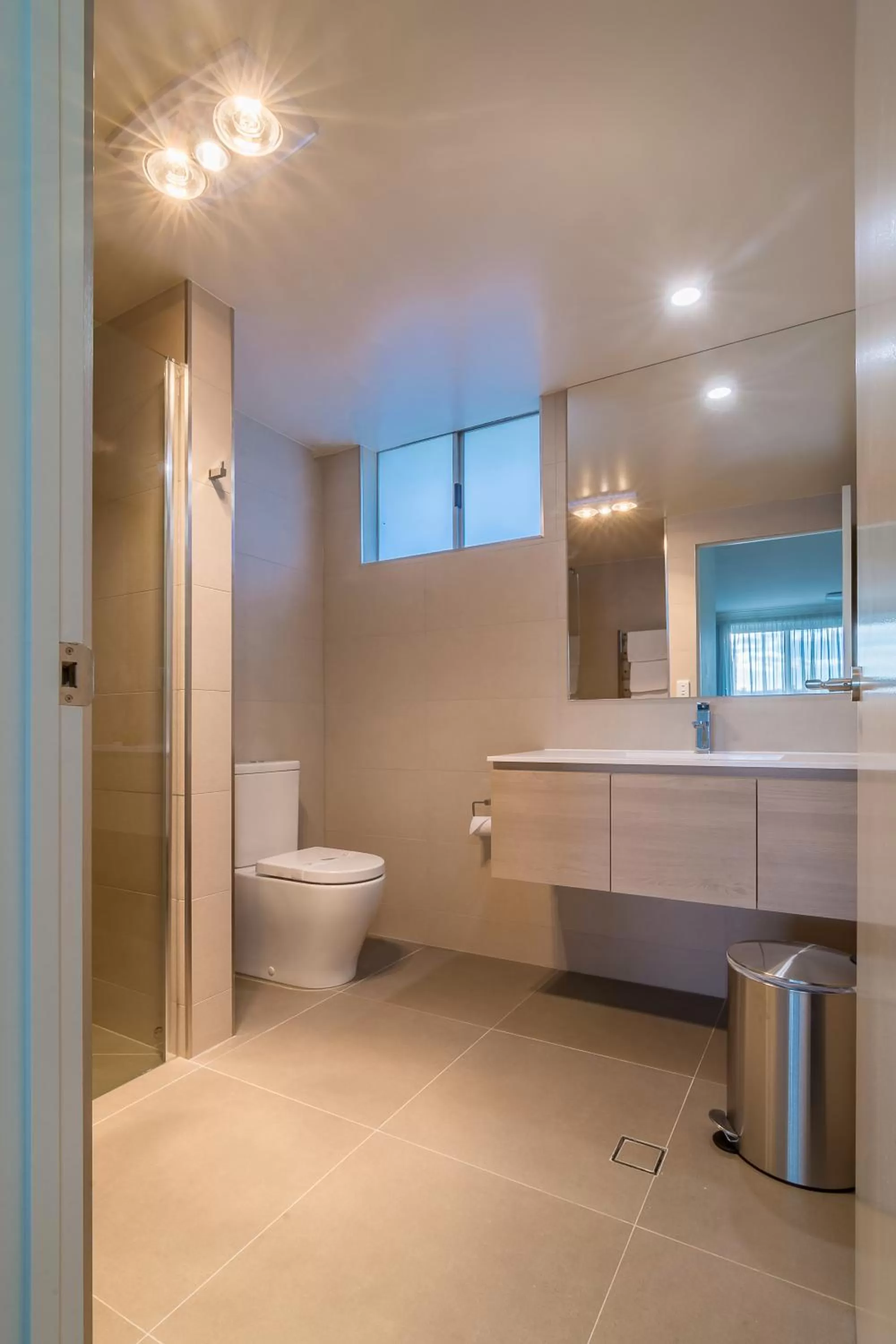 Bathroom in Argosy Motor Inn