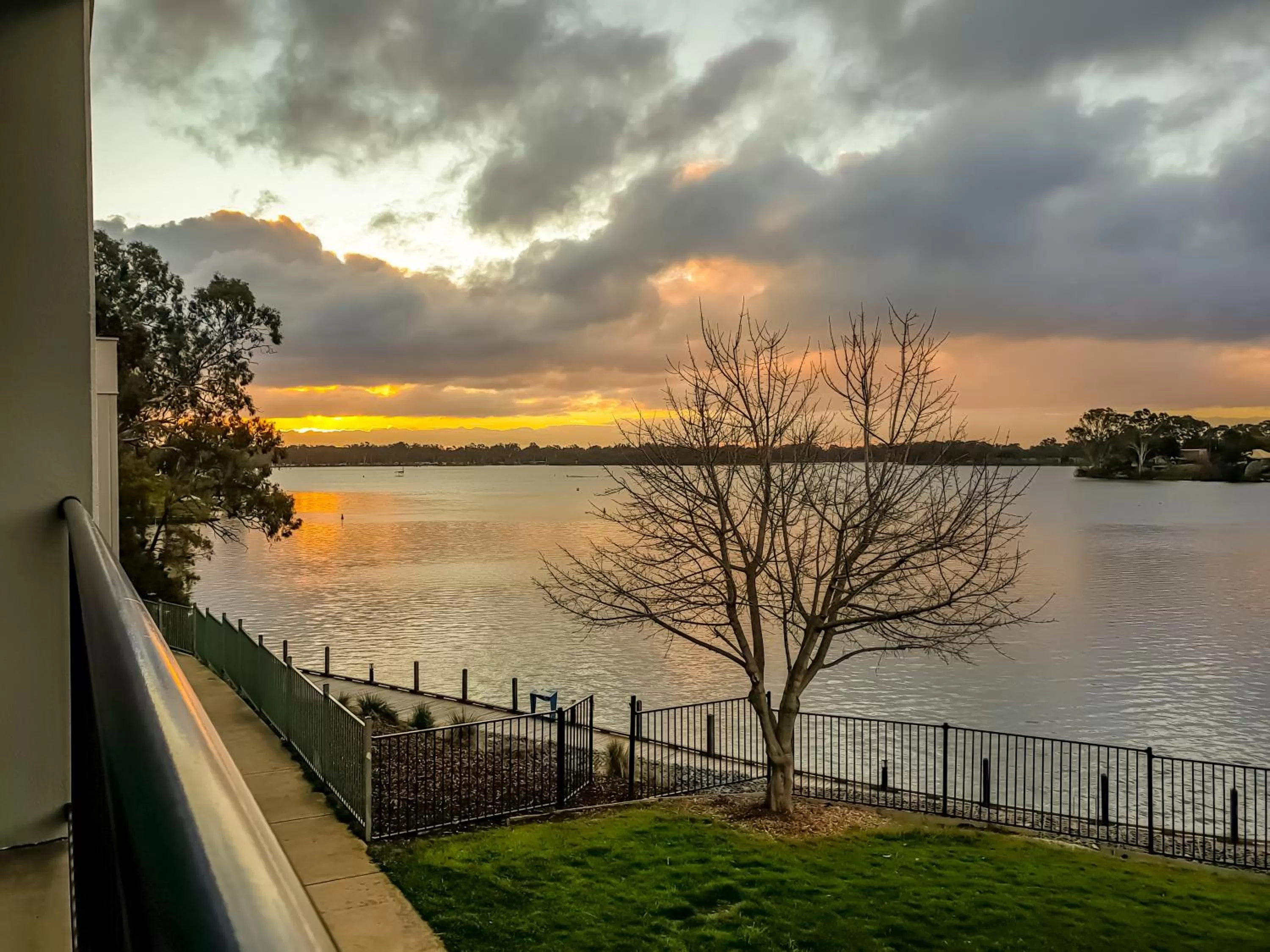 Lake view in Nagambie Waterfront Motel