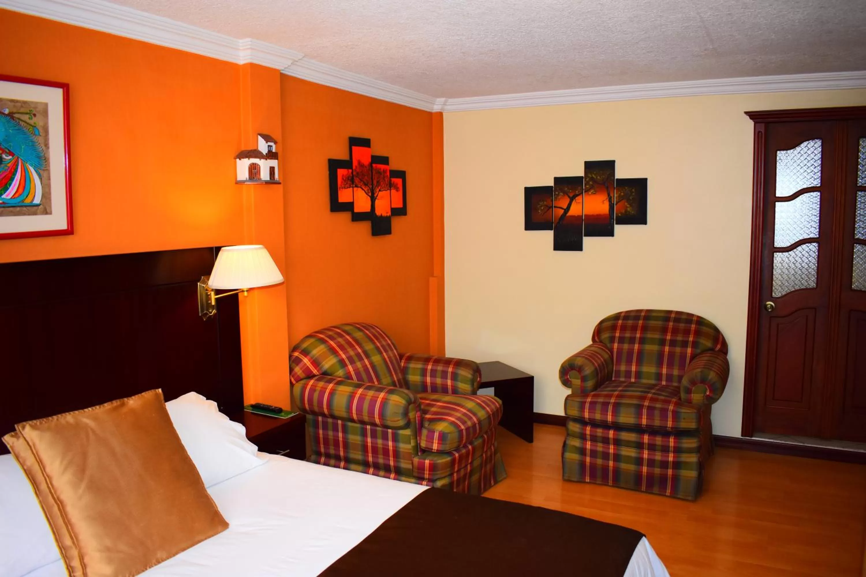 Seating area, Bed in Hotel Endamo